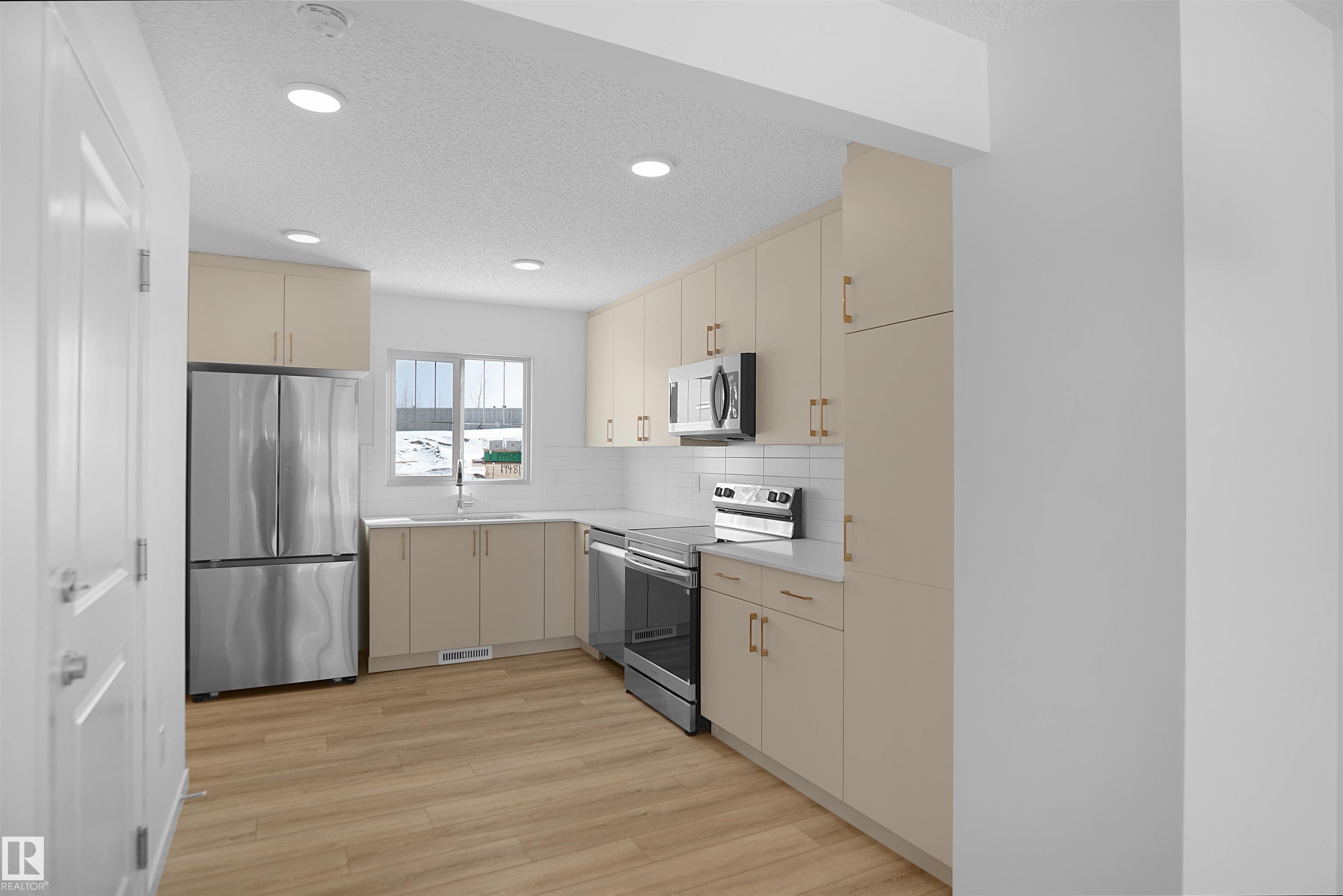 Photo 9 at 40 - 531 Merlin Landing NW, Hawks Ridge, Edmonton