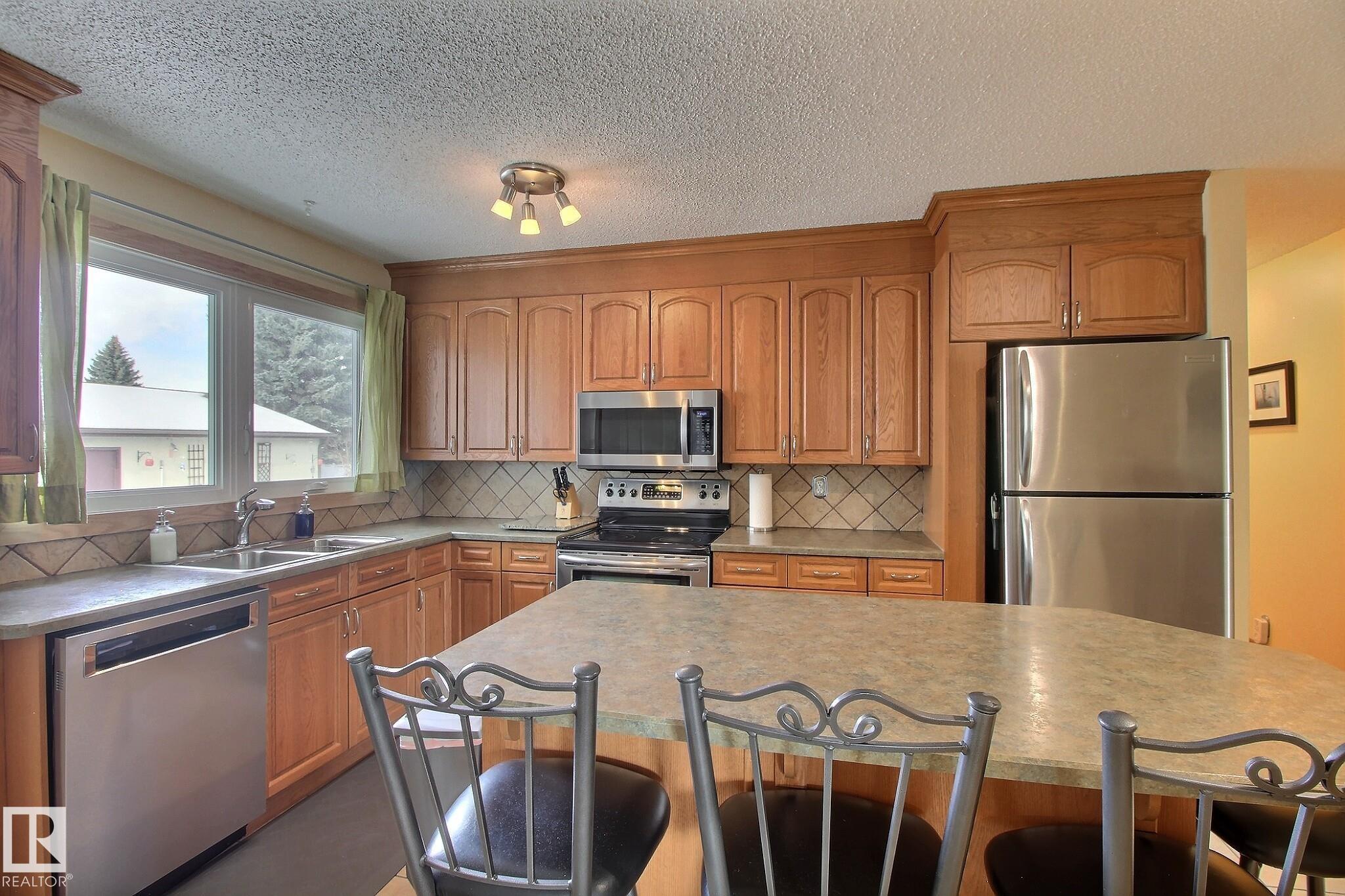 Photo 2 at 4520 20a Avenue NW, Pollard Meadows, Edmonton