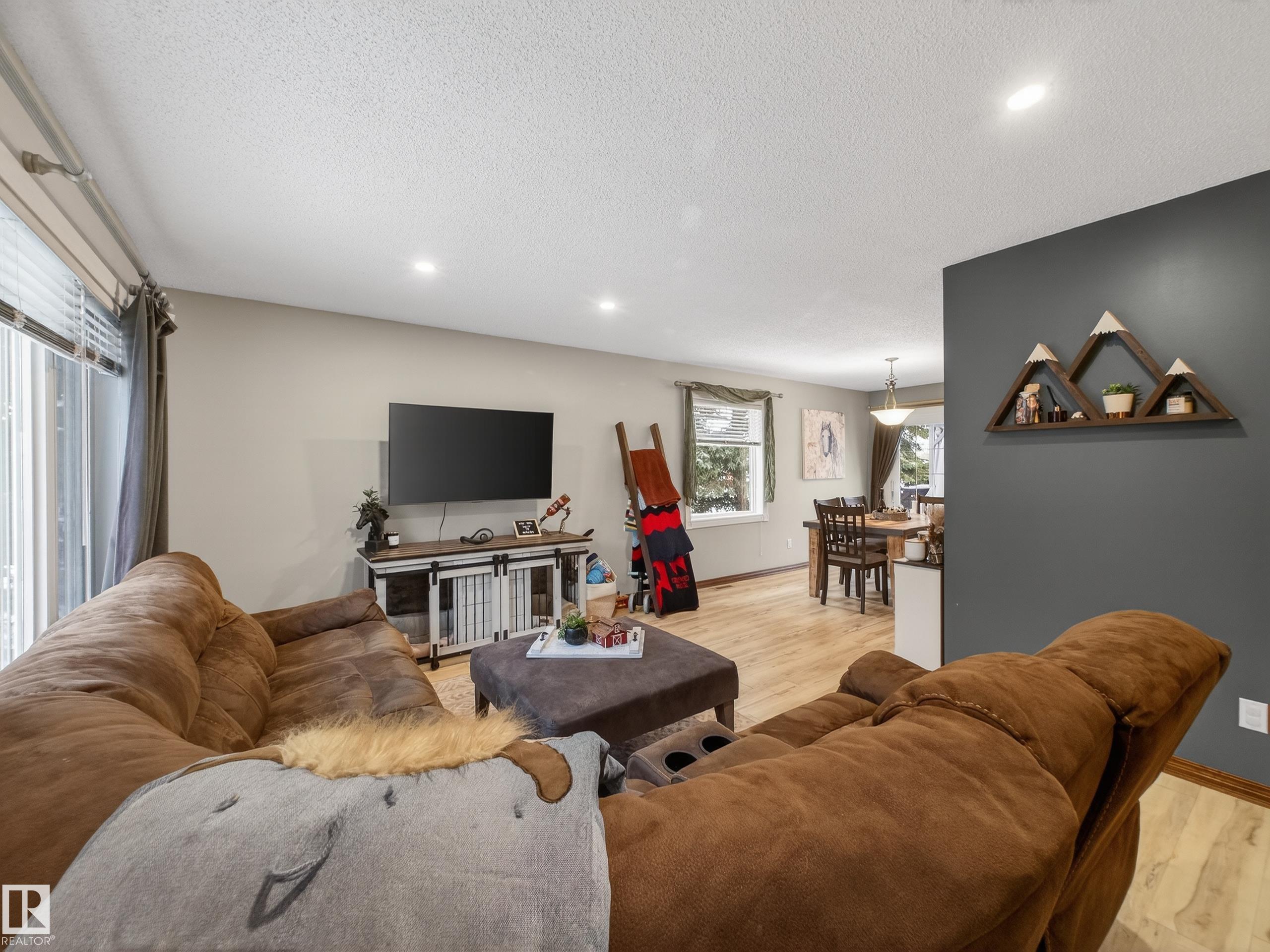 Photo 11 at 2 - 52510 Rge Road 213, Beaver Valley Estates, Rural Strathcona County