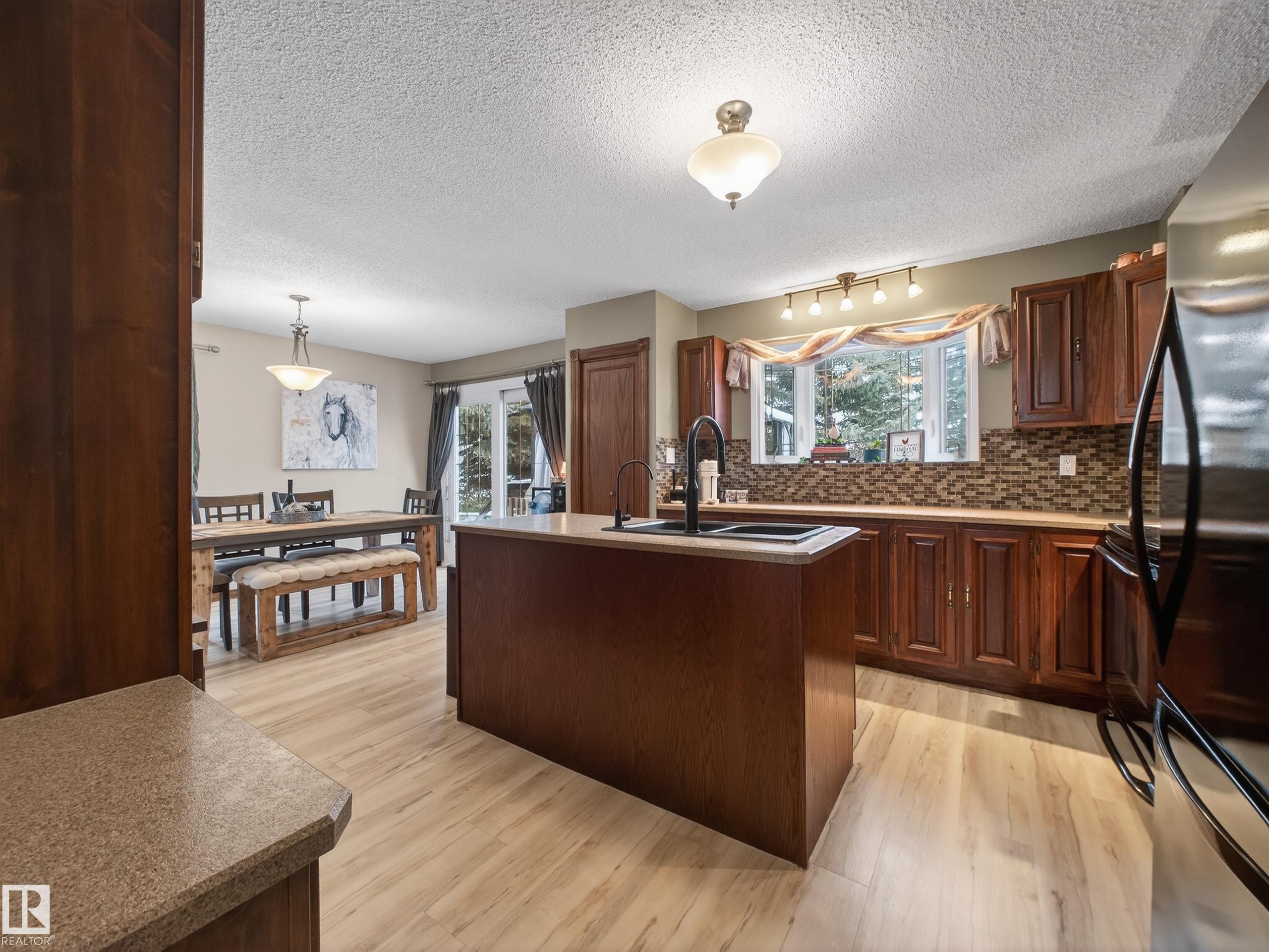 Photo 12 at 2 - 52510 Rge Road 213, Beaver Valley Estates, Rural Strathcona County