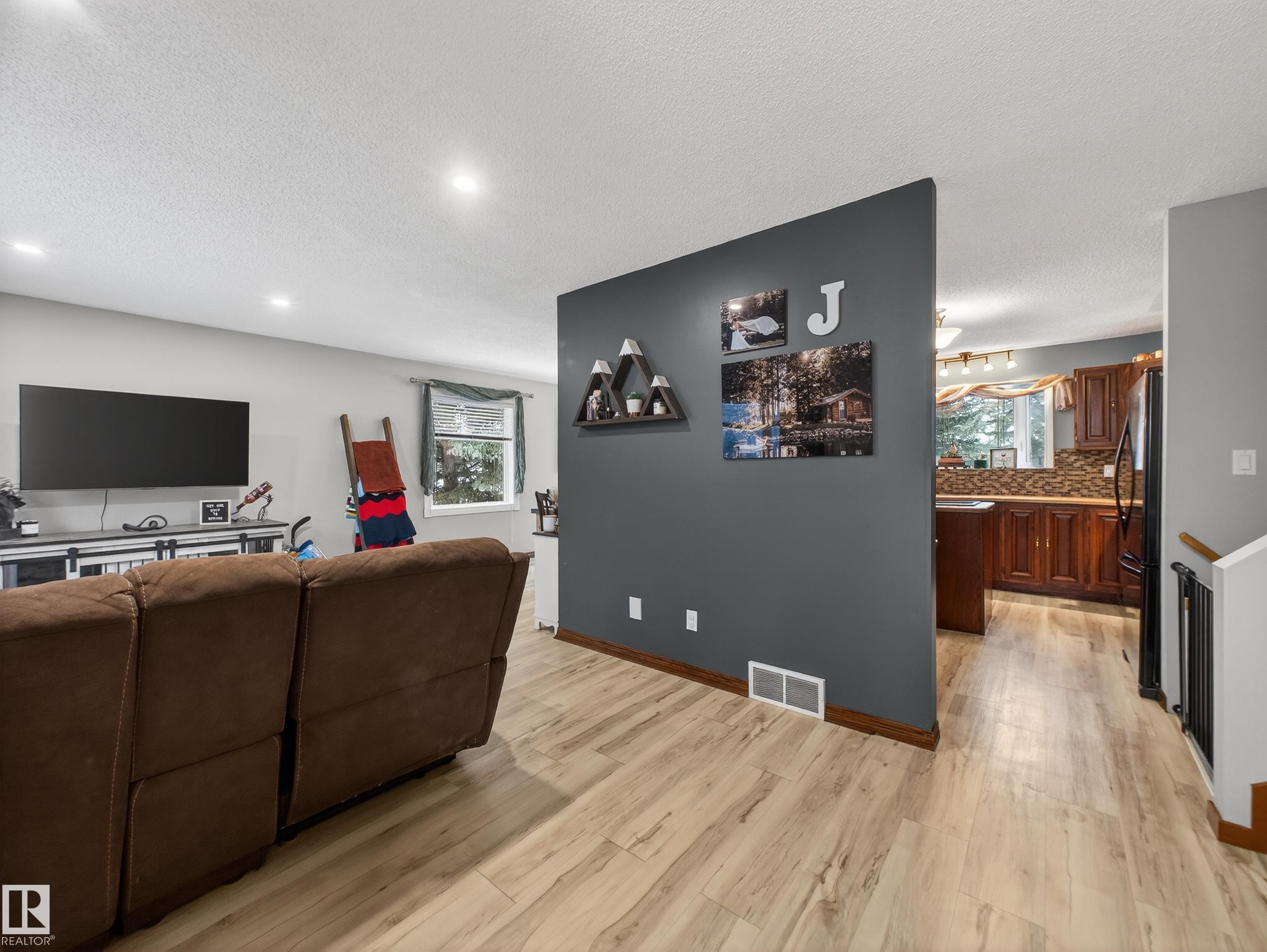 Photo 10 at 2 - 52510 Rge Road 213, Beaver Valley Estates, Rural Strathcona County