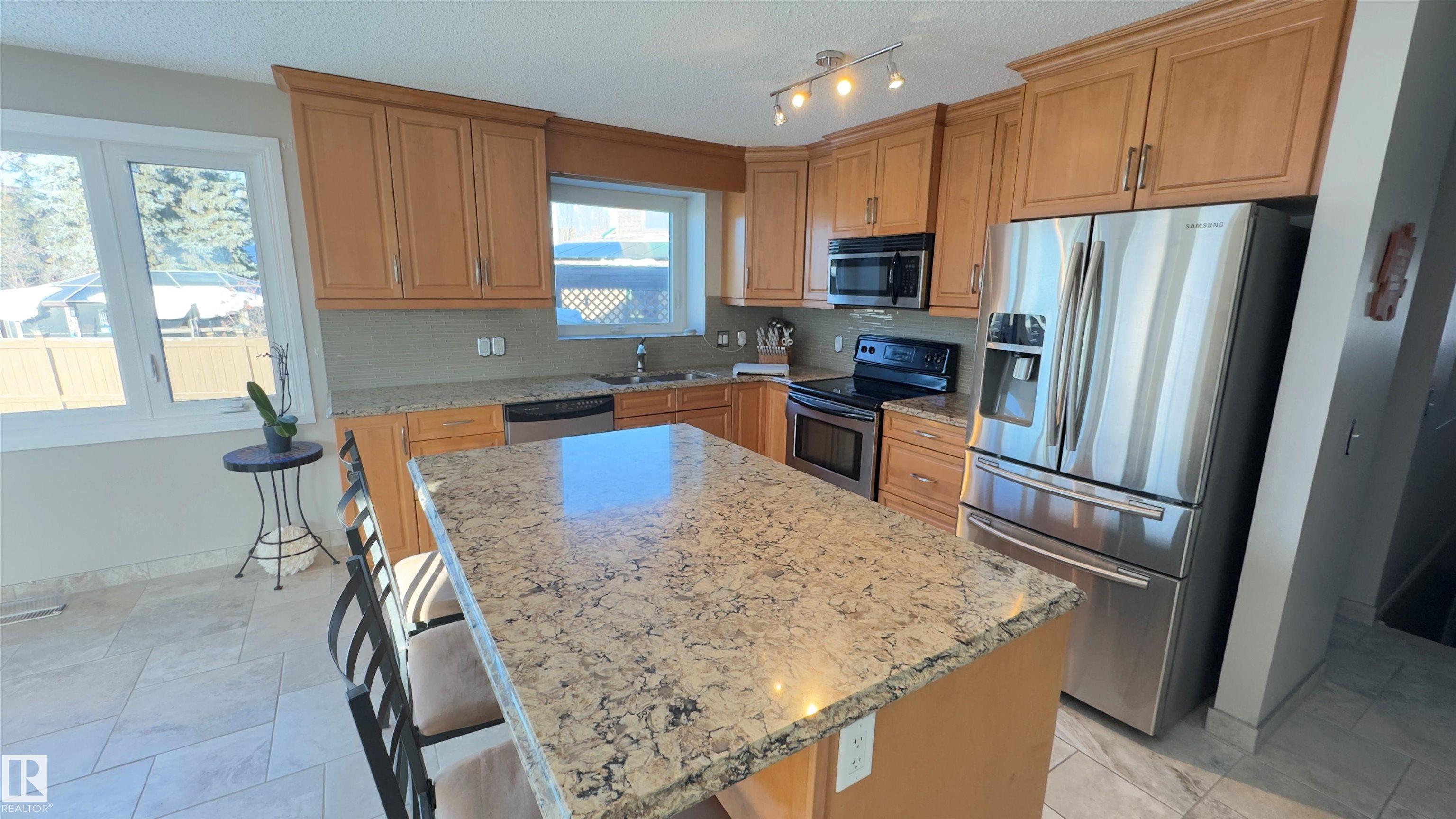 Photo 11 at 296 Greenoch Crescent NW, Greenview, Edmonton