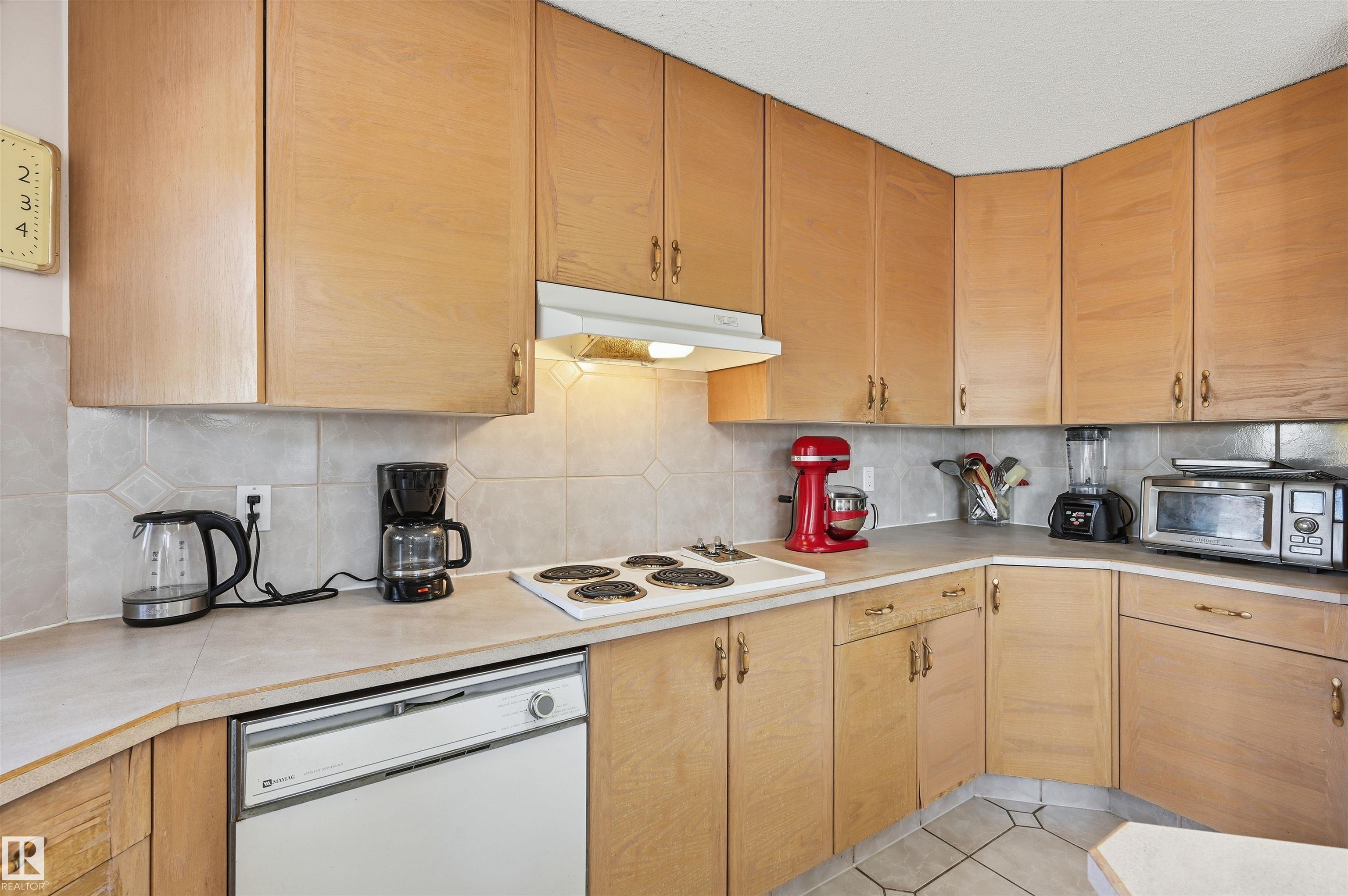 Photo 19 at 27 Cormack Crescent NW, Carter Crest, Edmonton