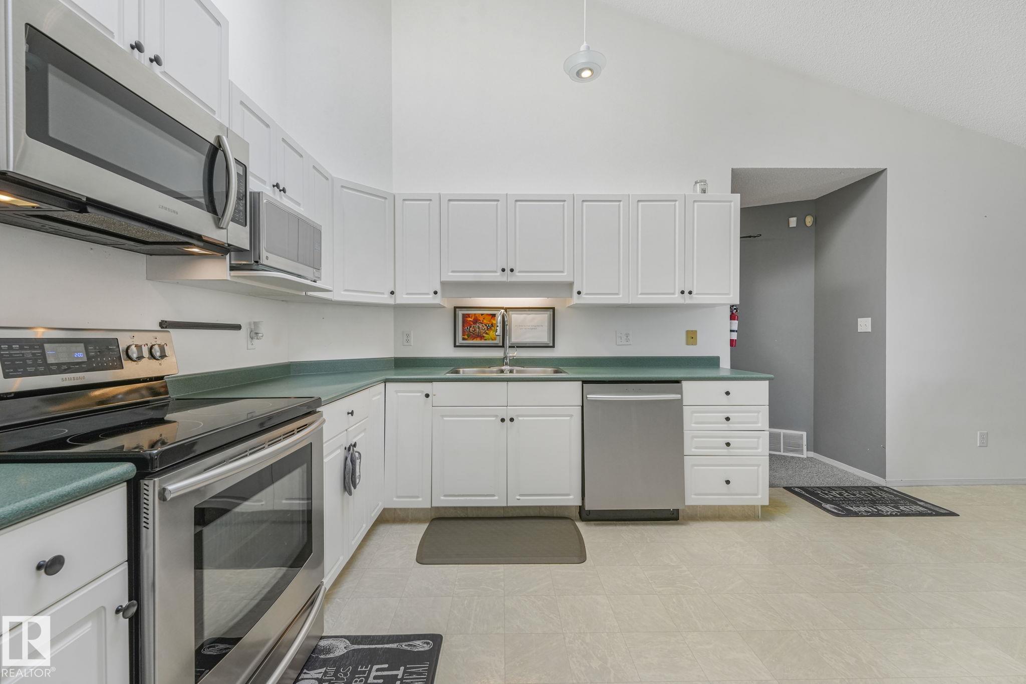 Photo 11 at 11105 9 Avenue NW, Twin Brooks, Edmonton