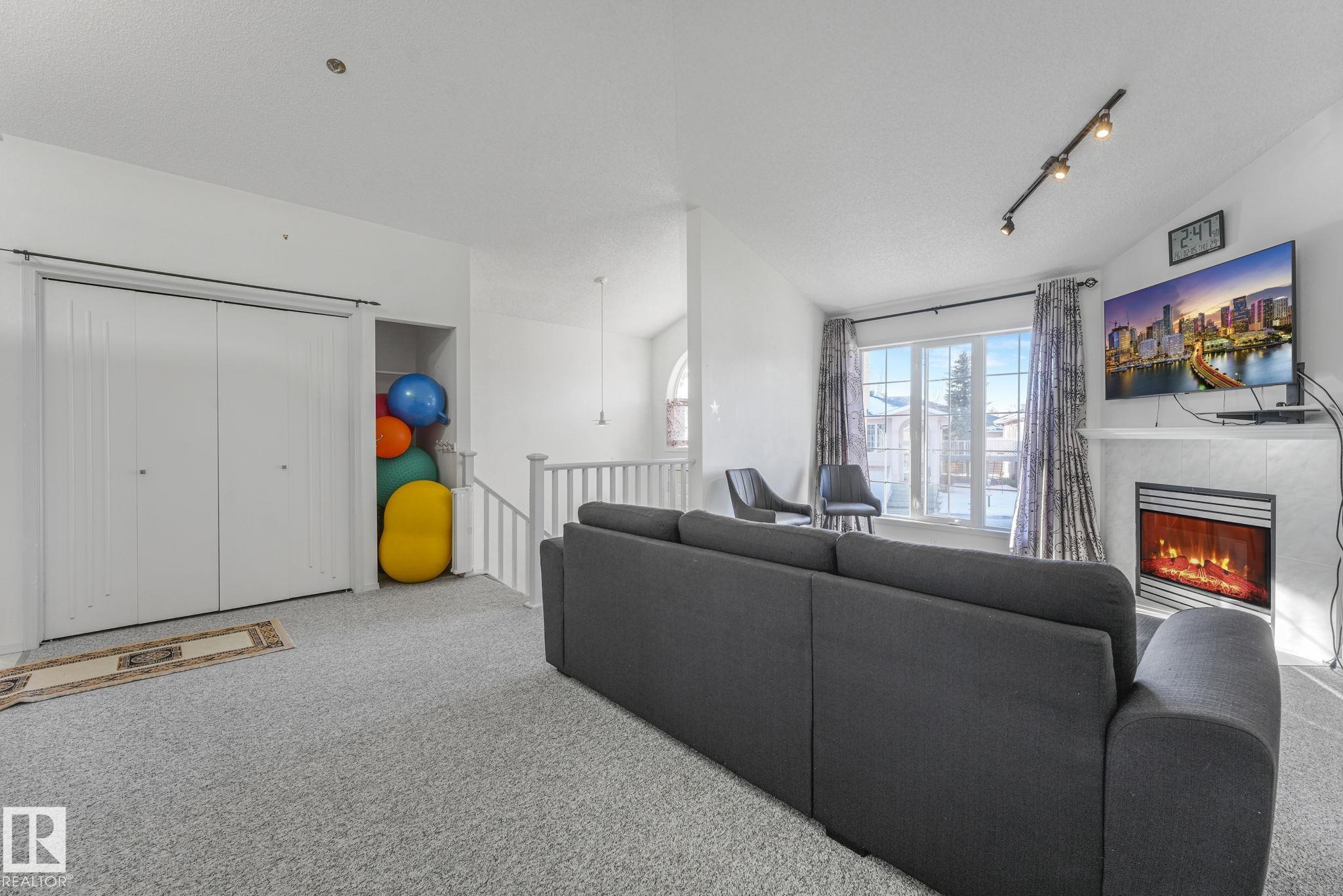 Photo 6 at 11105 9 Avenue NW, Twin Brooks, Edmonton