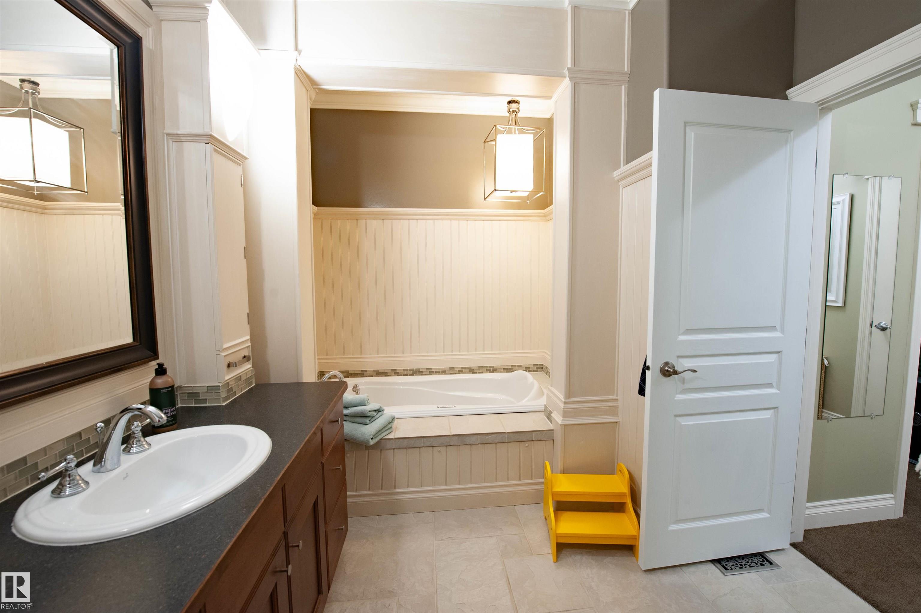 Photo 37 at 47 River Heights Drive NW, River's Edge, Edmonton