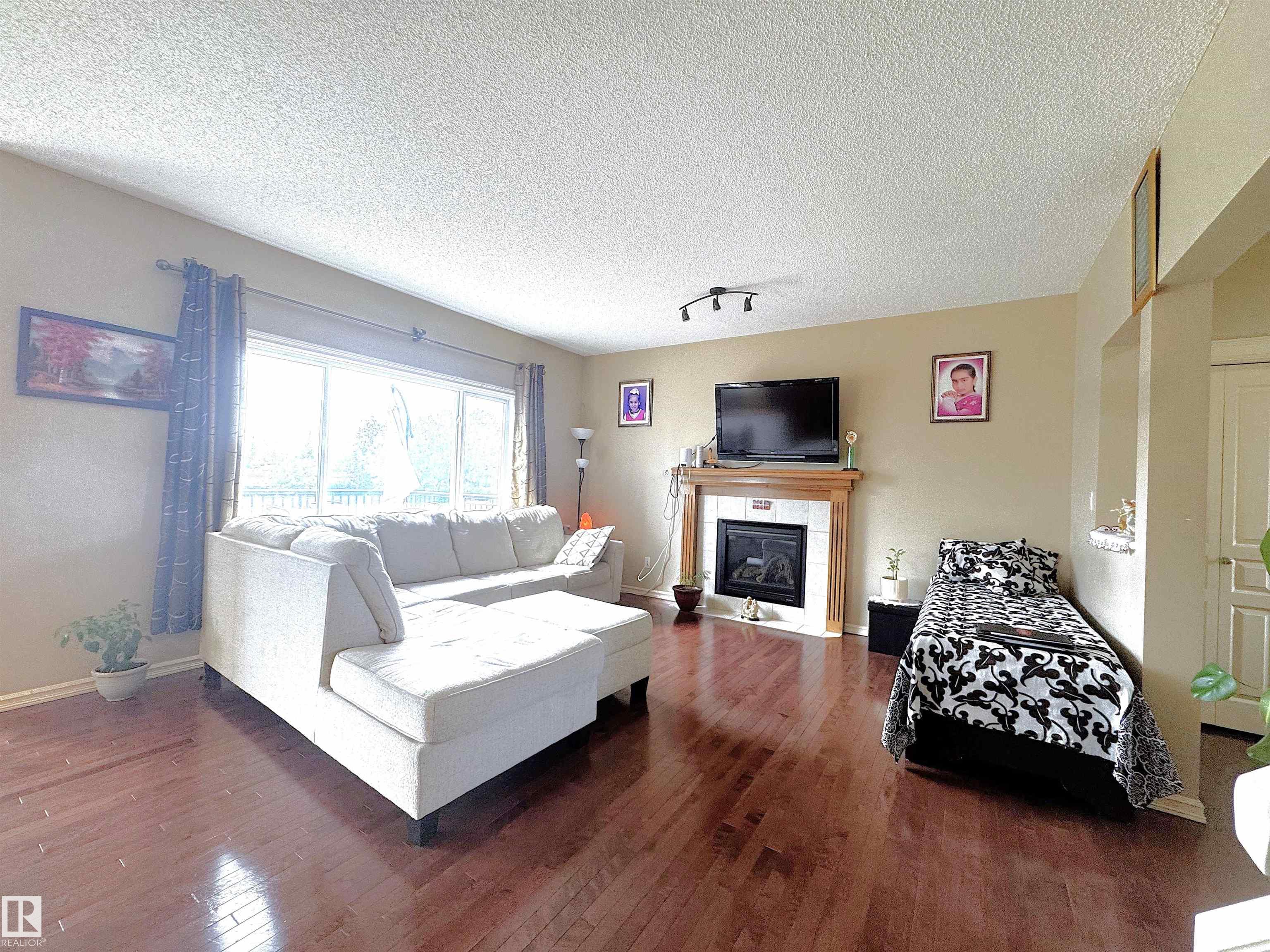 Photo 6 at 3756 13 Street NW, Tamarack, Edmonton