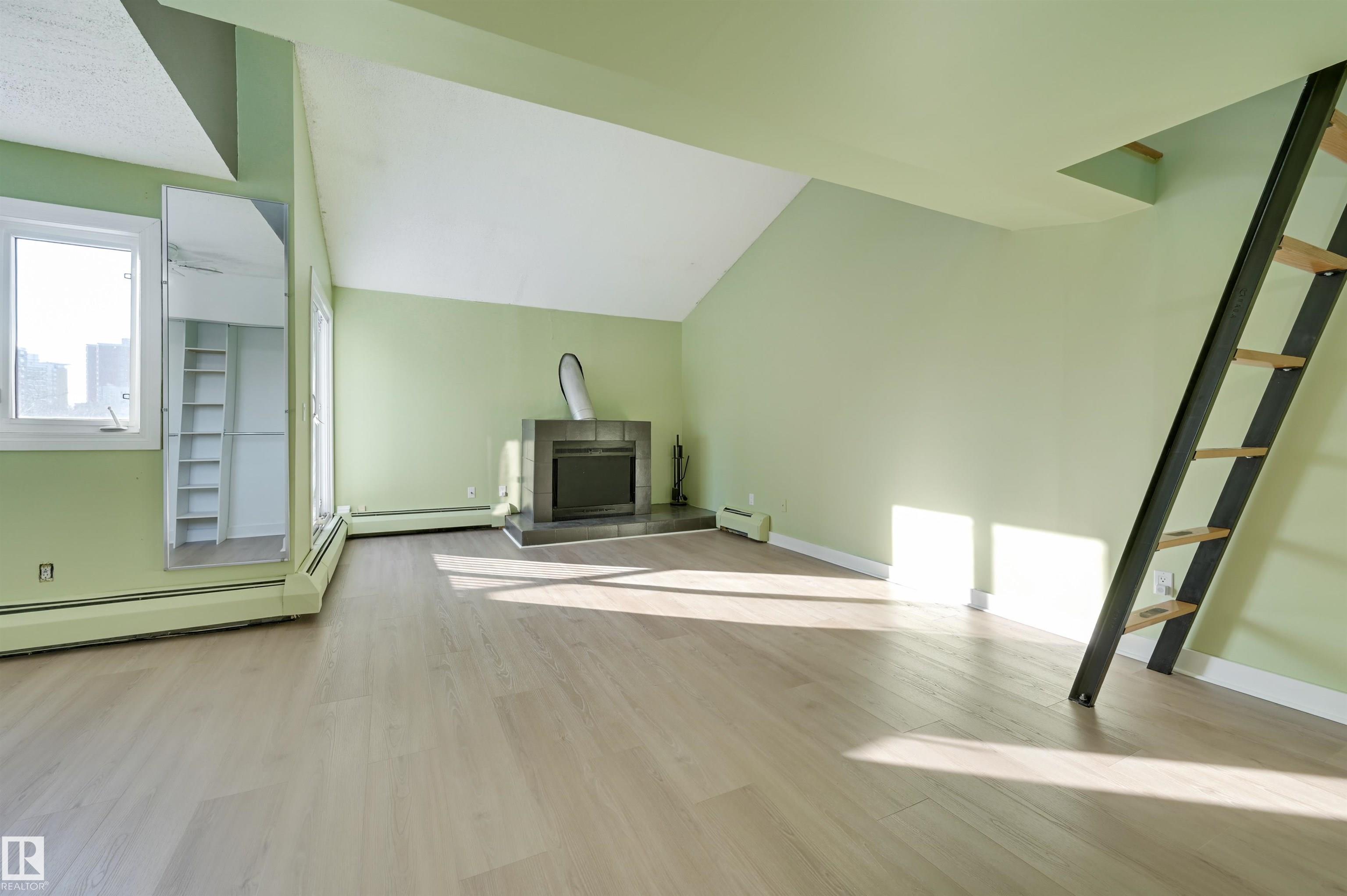 303 - 10138 116 Street NW, Wîhkwêntôwin, Edmonton