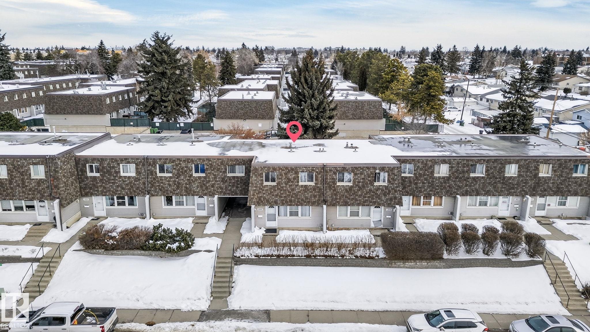 Photo 3 at 105 Village On The Green green NW, York, Edmonton