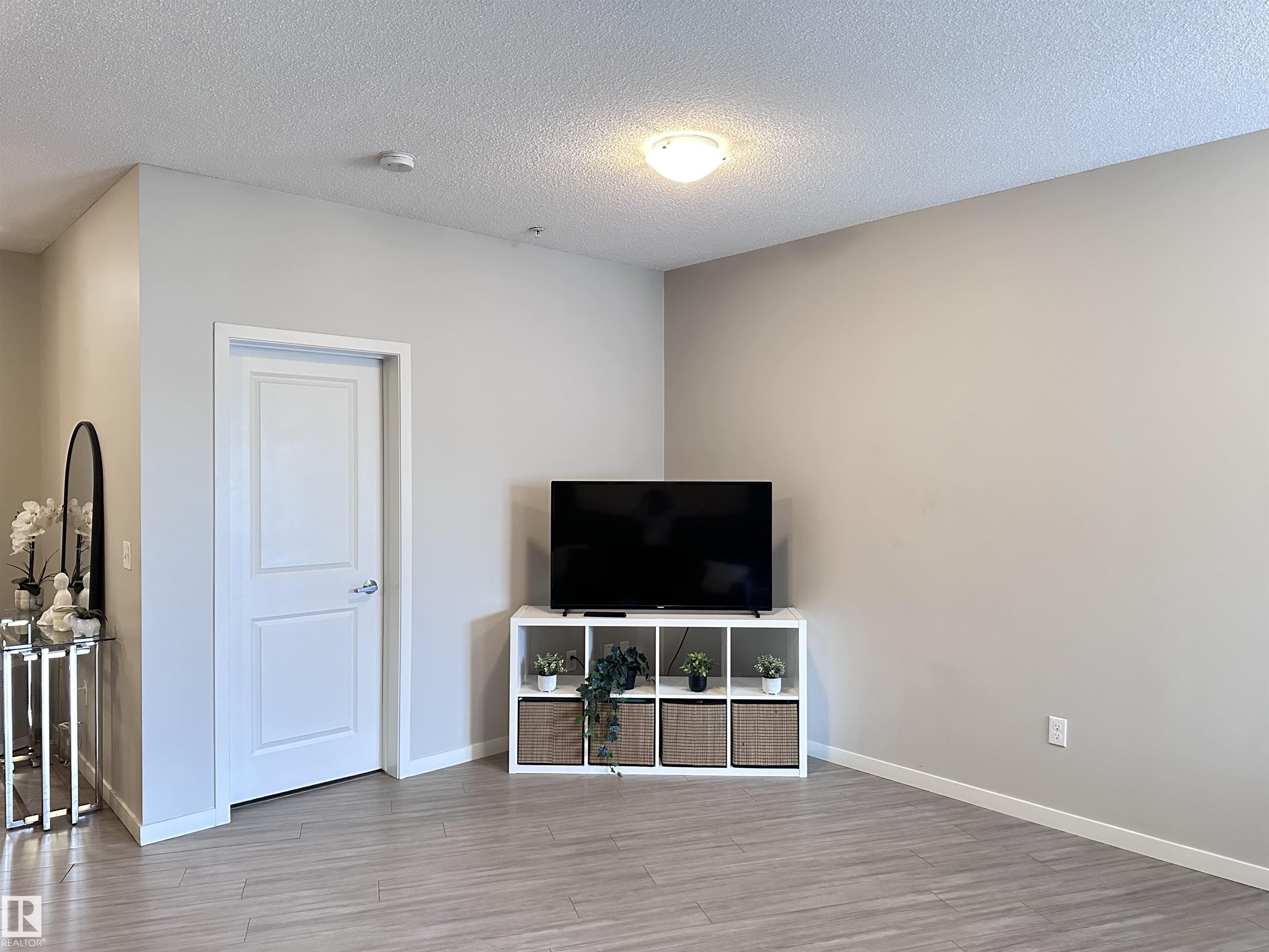 https://zimg.paragon.ice.com/ParagonImages/Property/PM/RAE/225388159/8/0/0/02be809bc80250b7b06fa4ed4309455c/1/c8bb0235d42f14a4cf206bbc93ffefbe/225388159-b2946299-31ca-40a3-a09e-3d53094005b2.JPG