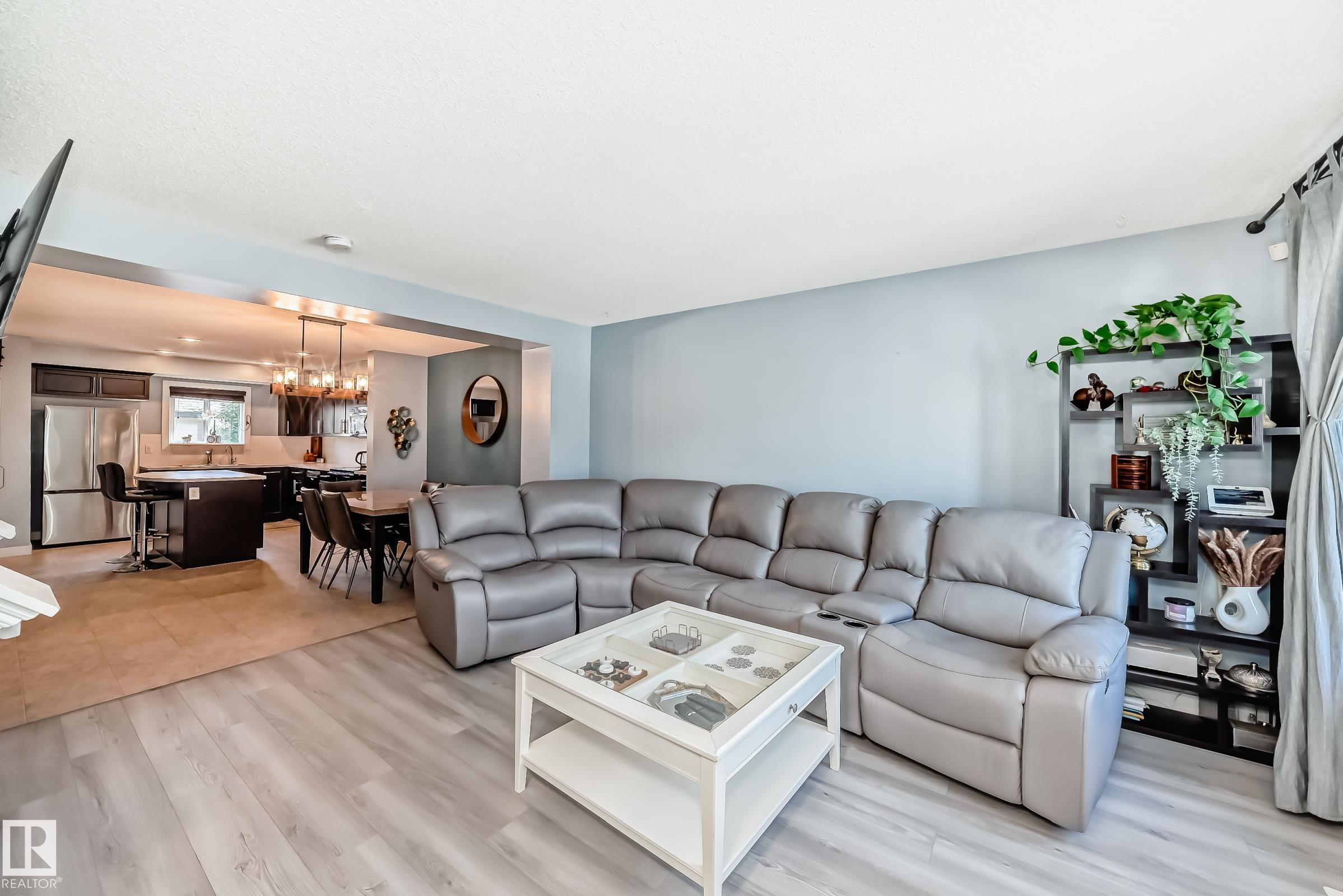 Photo 11 at 327 Desrochers Boulevard SW, Desrochers Area, Edmonton