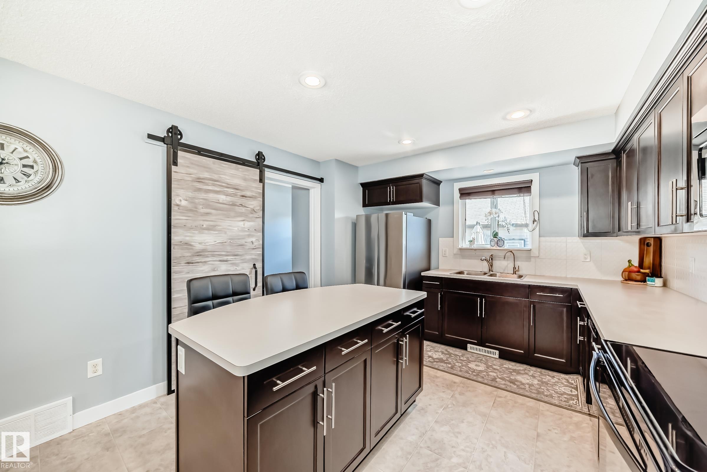 Photo 17 at 327 Desrochers Boulevard SW, Desrochers Area, Edmonton