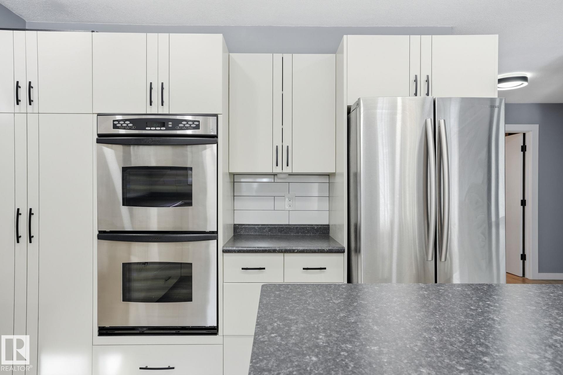 Photo 12 at 11019 10 Avenue NW, Twin Brooks, Edmonton