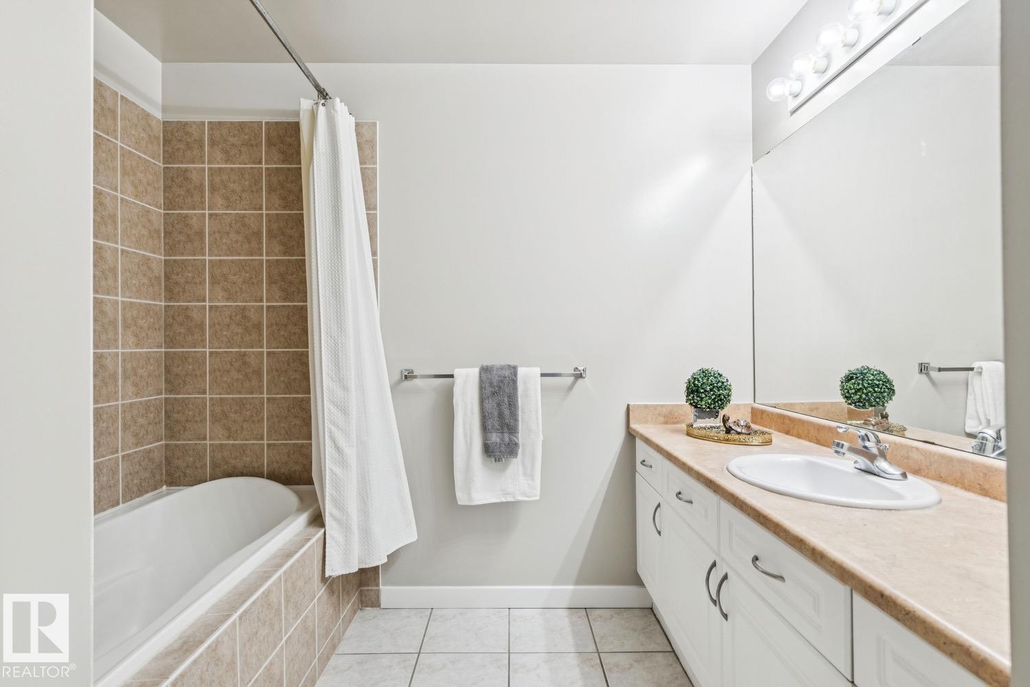 Photo 14 at 402 - 9919 105 Street NW, Downtown, Edmonton