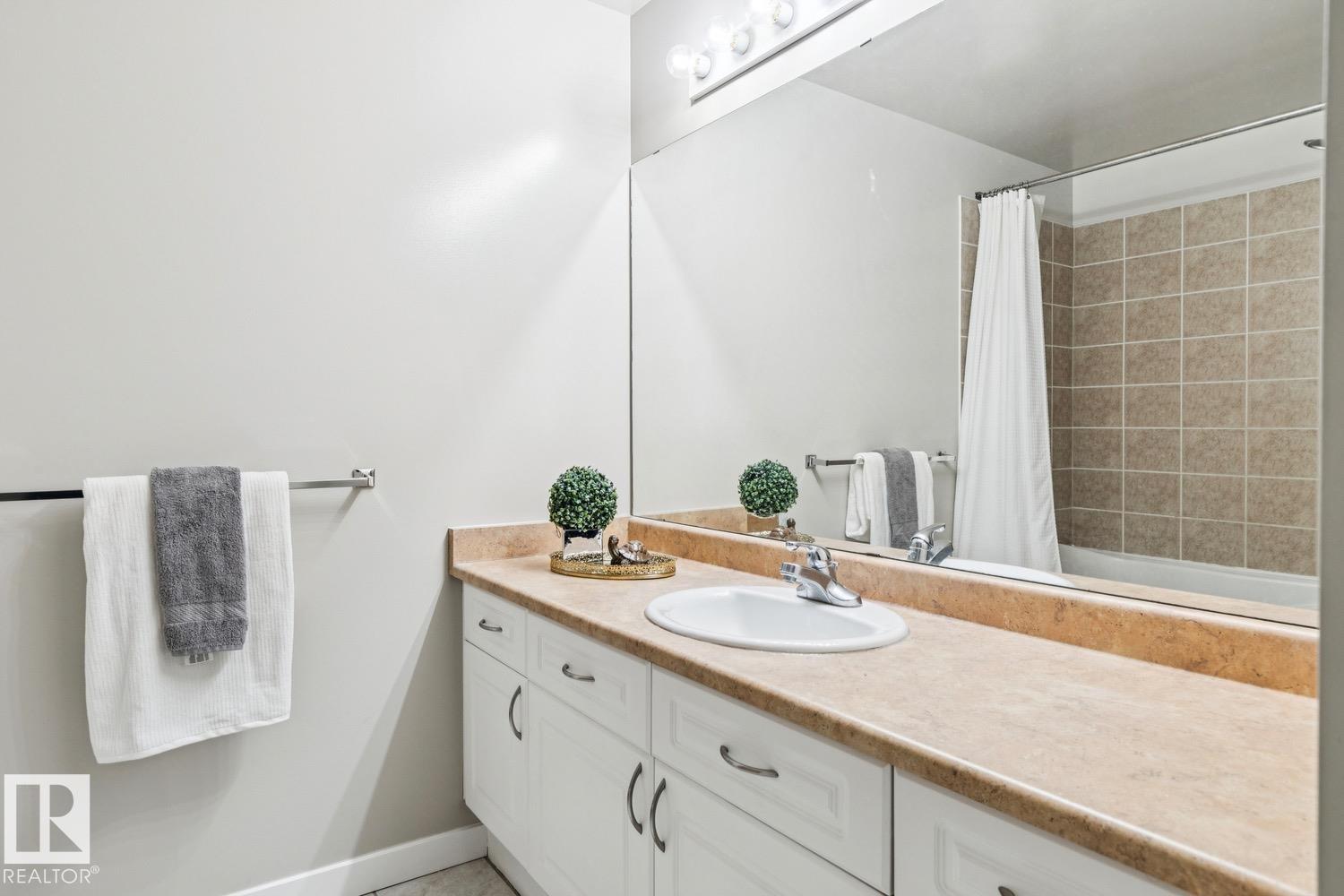 Photo 15 at 402 - 9919 105 Street NW, Downtown, Edmonton