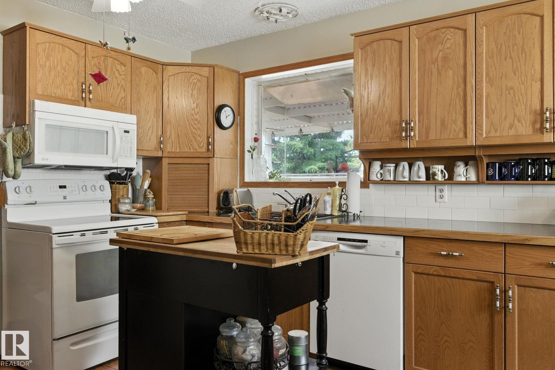 Photo 11 at 9608 98a Street, Morinville