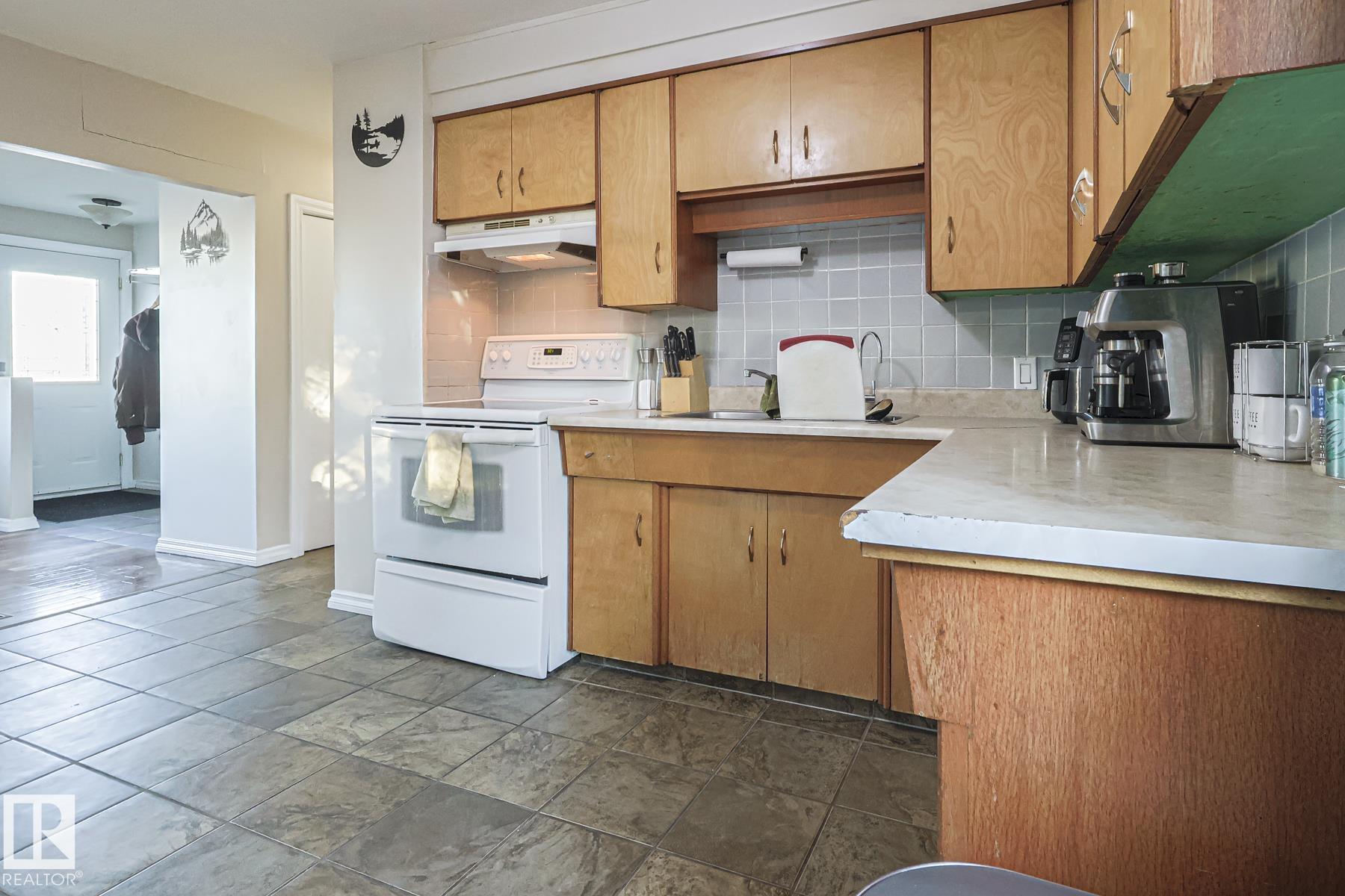 Photo 12 at 16025 100a Avenue NW, Glenwood, Edmonton