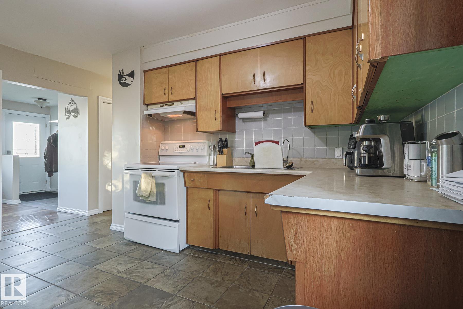 Photo 13 at 16025 100a Avenue NW, Glenwood, Edmonton