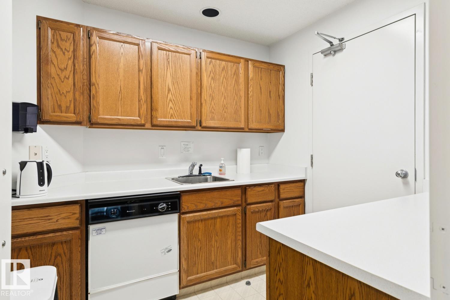 https://zimg.paragon.ice.com/ParagonImages/Property/PM/RAE/225388249/43/0/0/d392028dd7d3e61cdecc6c7ee203b8f3/1/999ab1536dc41aabda0f22835d31e177/225388249-6f7be8bd-793c-4716-b7ea-41d2da8fc431.JPG