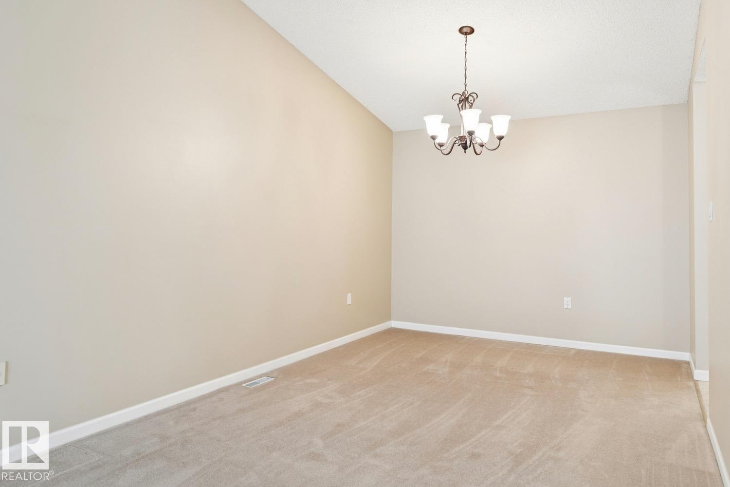 https://zimg.paragon.ice.com/ParagonImages/Property/PM/RAE/225388249/7/0/0/67357f939214fa346958c89af700fa92/1/999ab1536dc41aabda0f22835d31e177/225388249-8a349bdc-92af-4aeb-acce-e5f5dee514e5.JPG