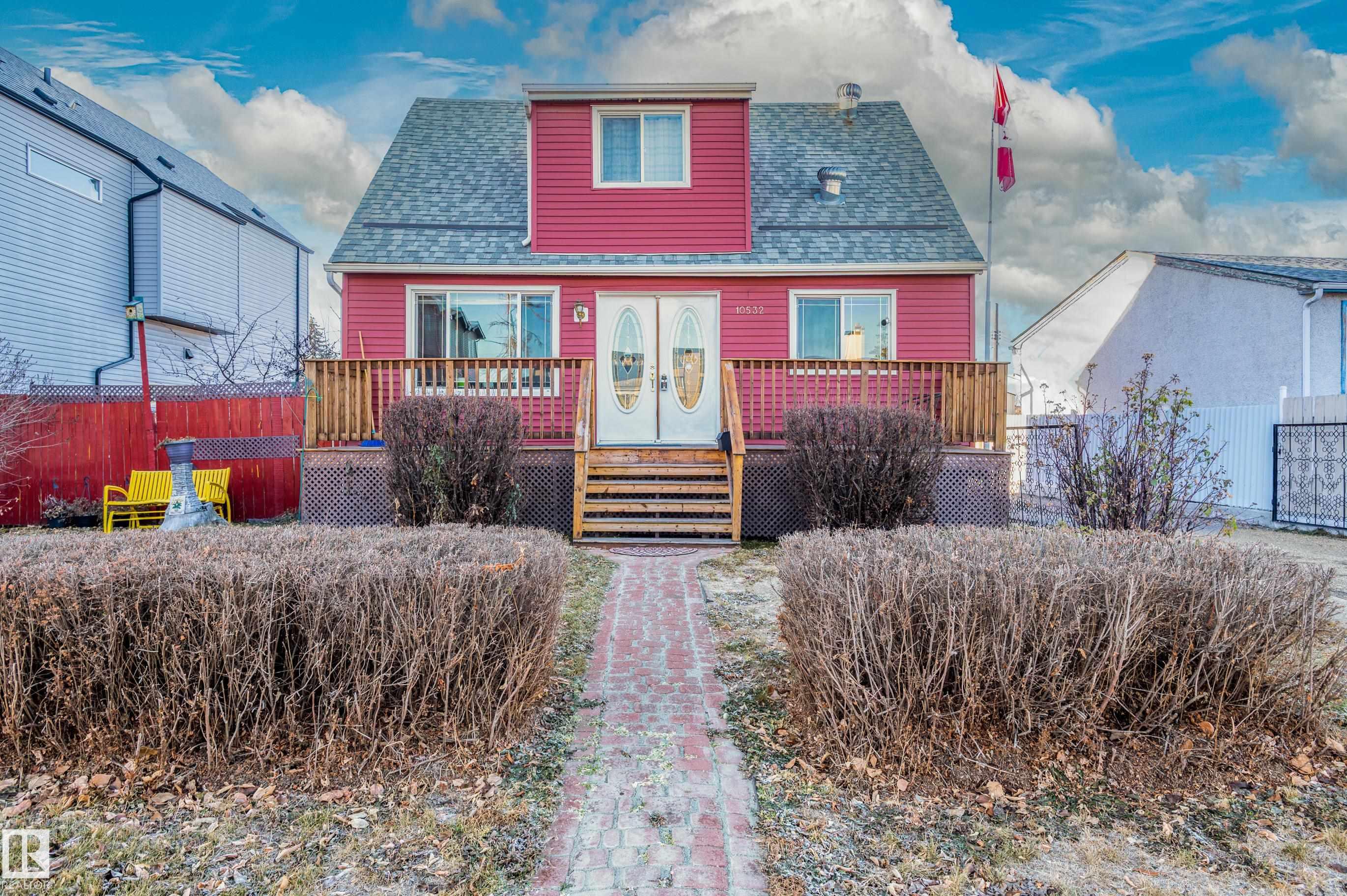 Photo 2 at 10532 157 Street NW, Britannia Youngstown, Edmonton