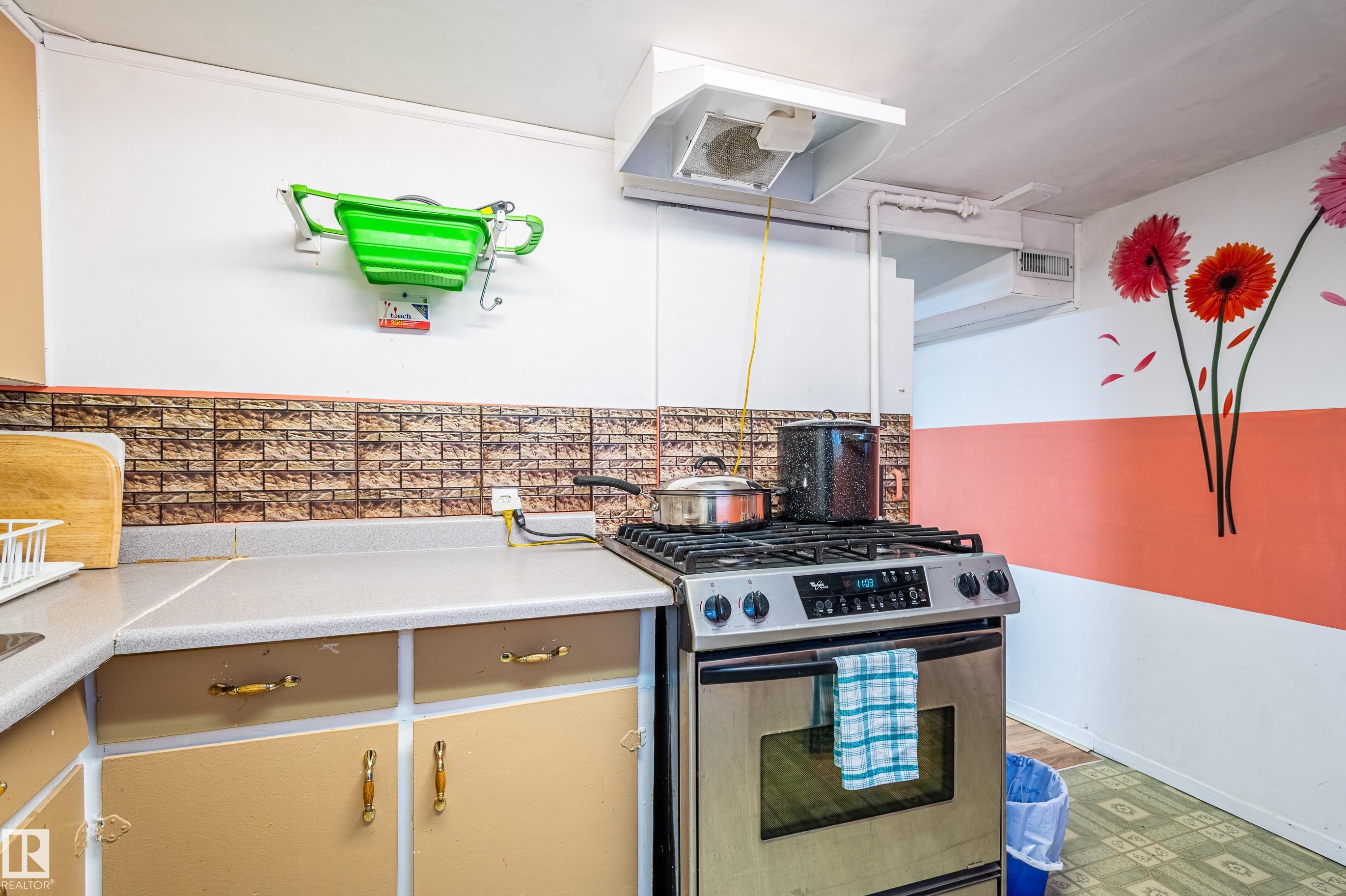 Photo 32 at 10532 157 Street NW, Britannia Youngstown, Edmonton