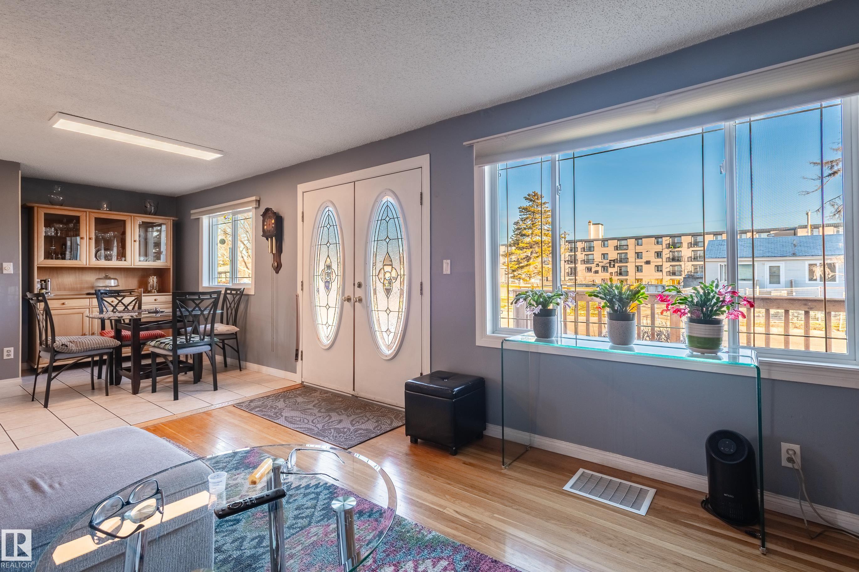 Photo 5 at 10532 157 Street NW, Britannia Youngstown, Edmonton