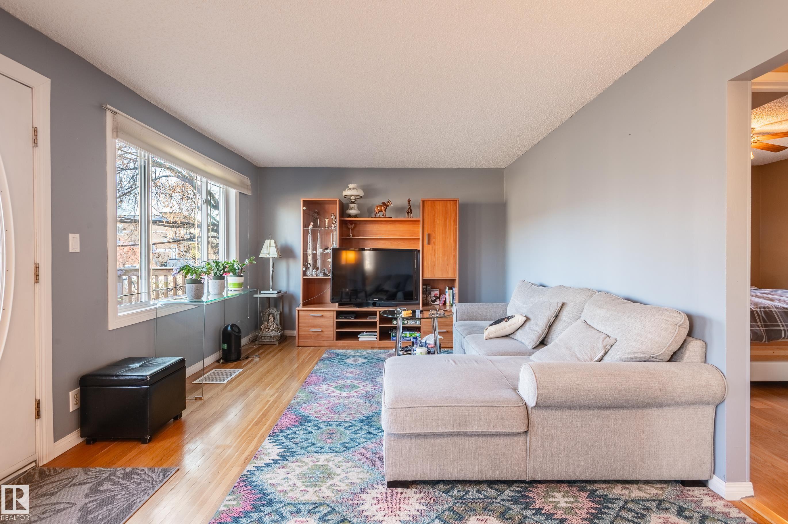 Photo 6 at 10532 157 Street NW, Britannia Youngstown, Edmonton