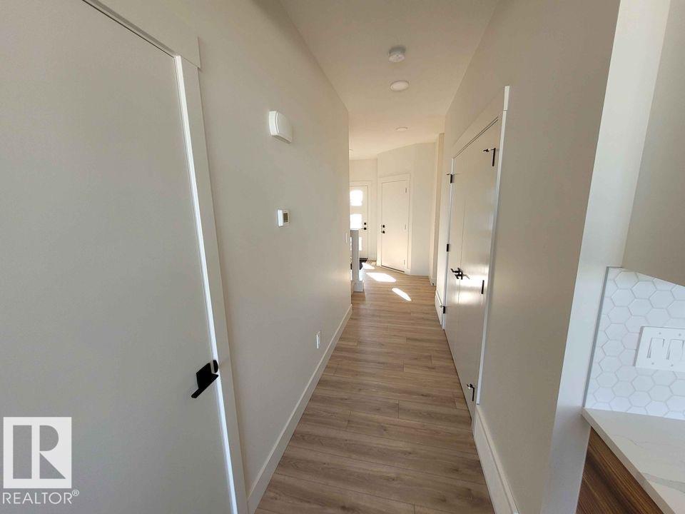 Photo 9 at 1009 Goldfinch Way NW, Kinglet Gardens, Edmonton