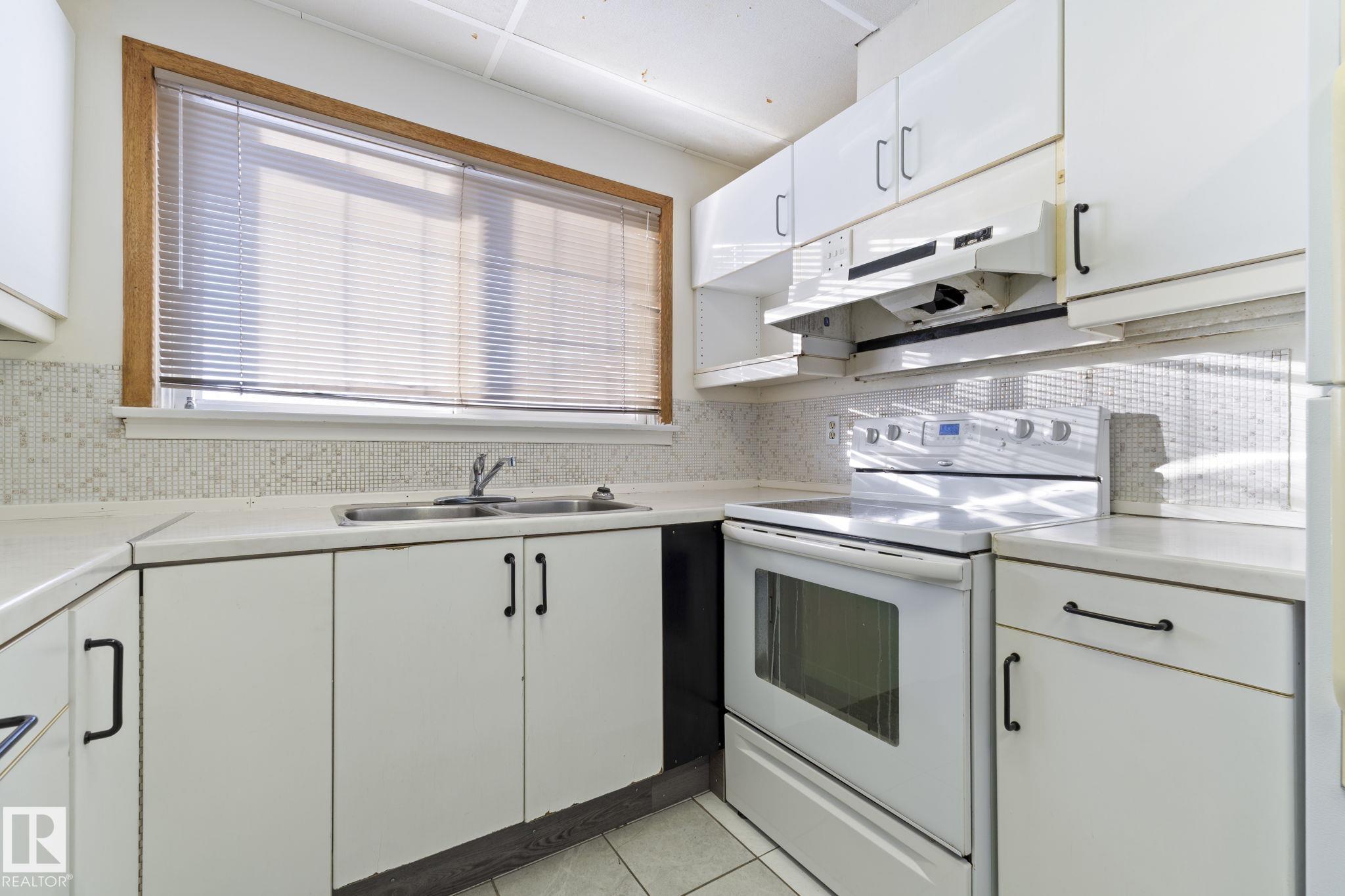 Photo 9 at 12023 137 Avenue NW, Kensington, Edmonton