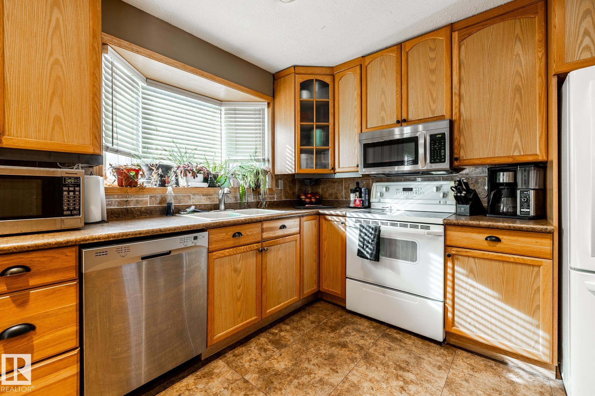 Photo 15 at 69 Amherst Crescent, Akinsdale, St. Albert