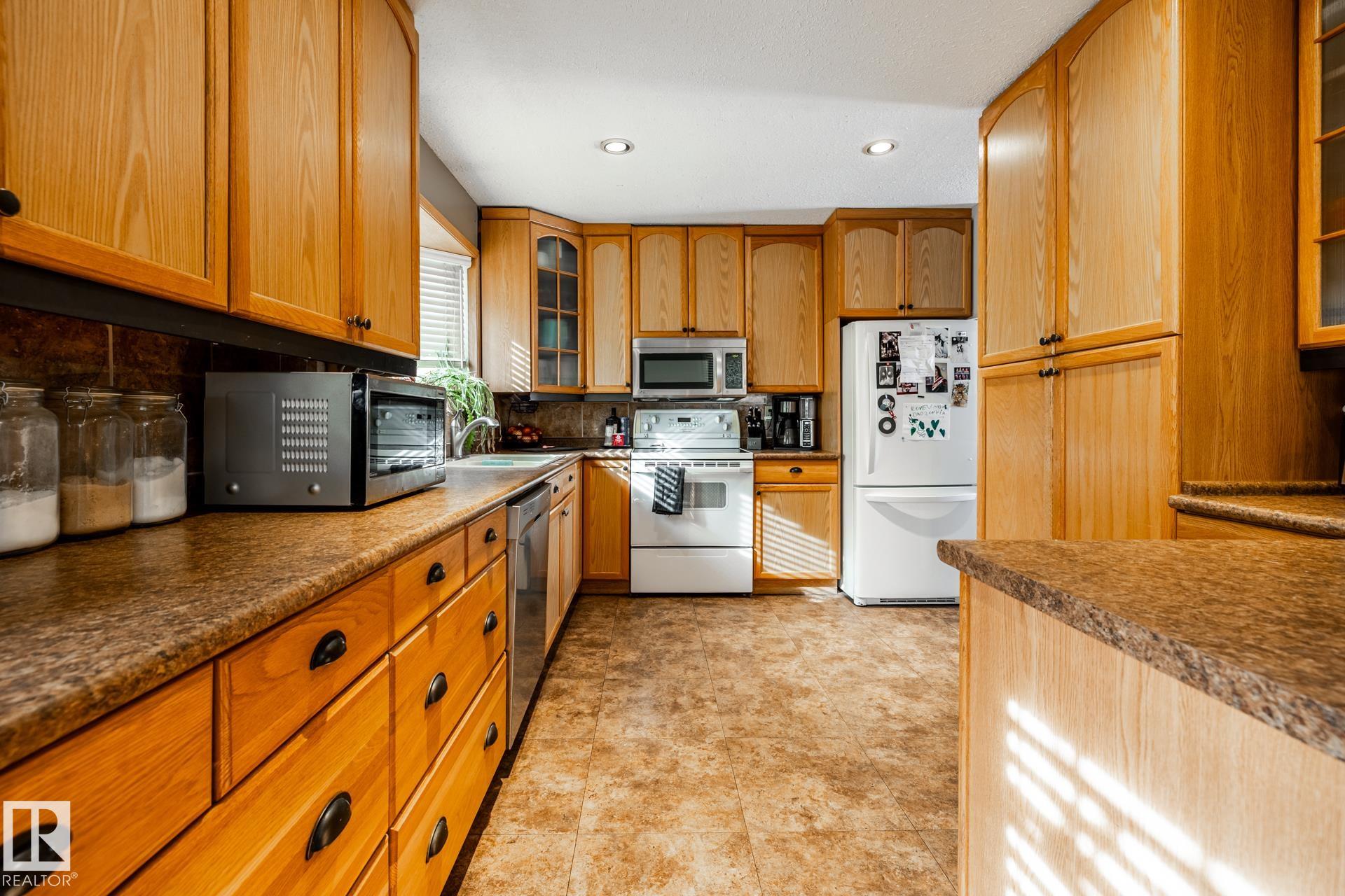 Photo 18 at 69 Amherst Crescent, Akinsdale, St. Albert