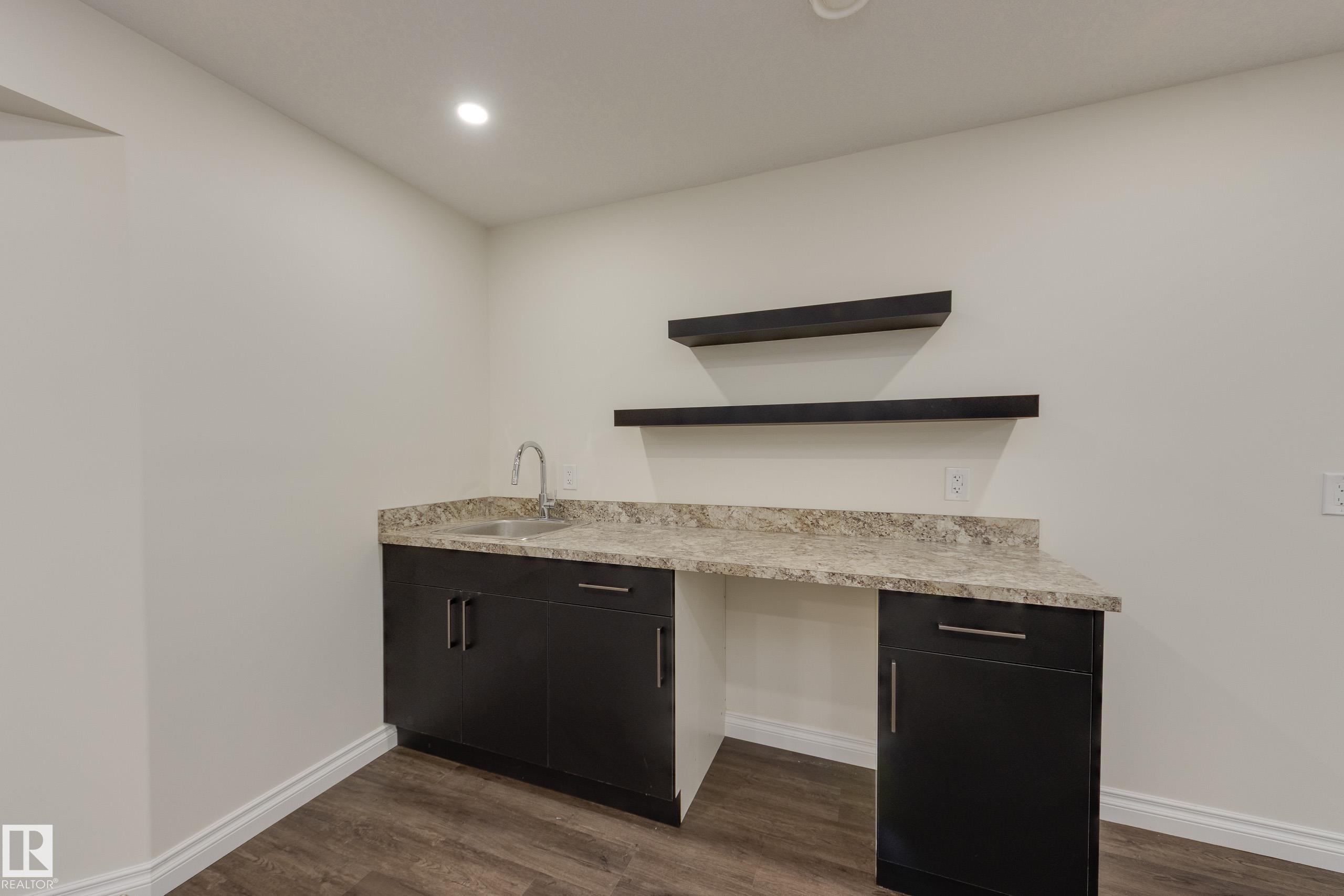 https://zimg.paragon.ice.com/ParagonImages/Property/PM/RAE/225388353/38/0/0/7609c67ed357a77bf8885c00a8bf9a1a/1/8e1aa6ba4f5c2e8601ec35c8f087f04c/225388353-661c7840-7d10-4794-b9d9-bf7f860754cd.JPG