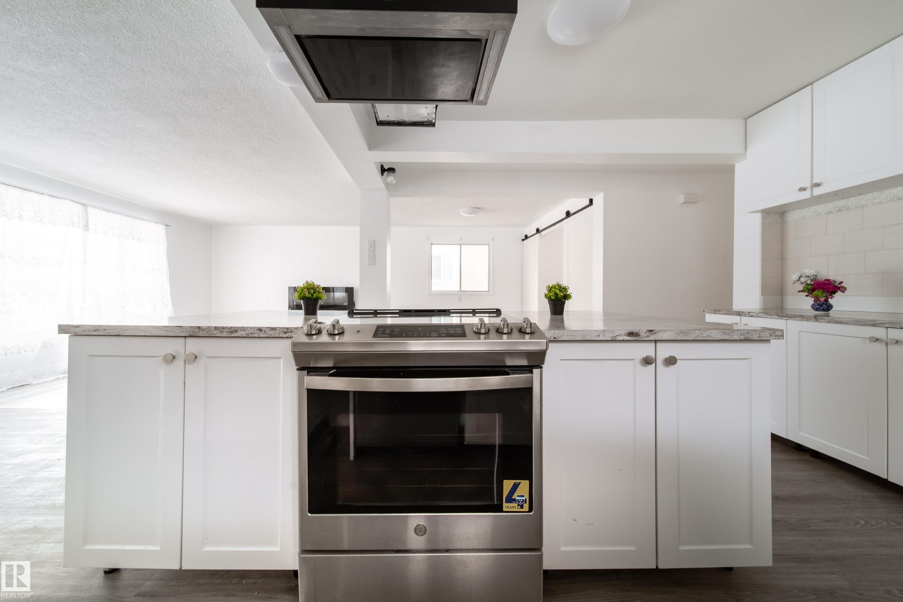 Photo 14 at 11430 81 Street NW, Parkdale, Edmonton