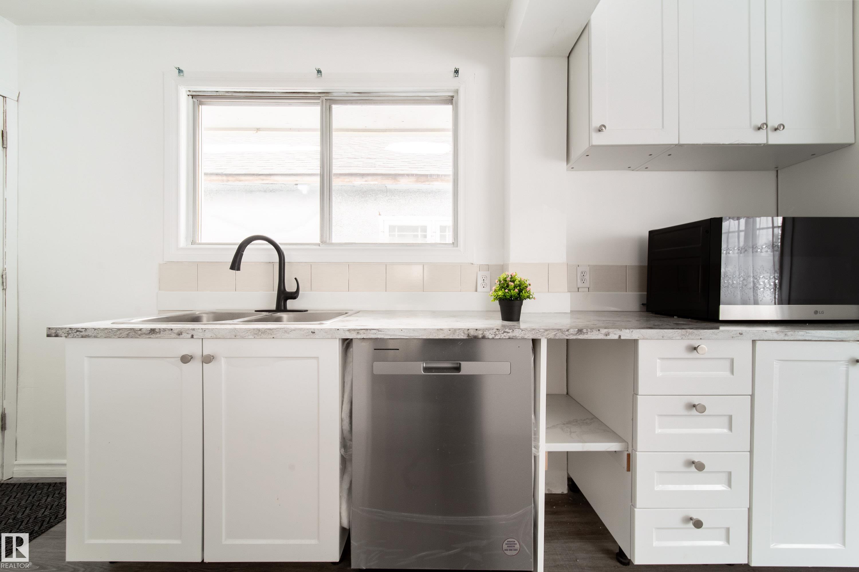 Photo 15 at 11430 81 Street NW, Parkdale, Edmonton