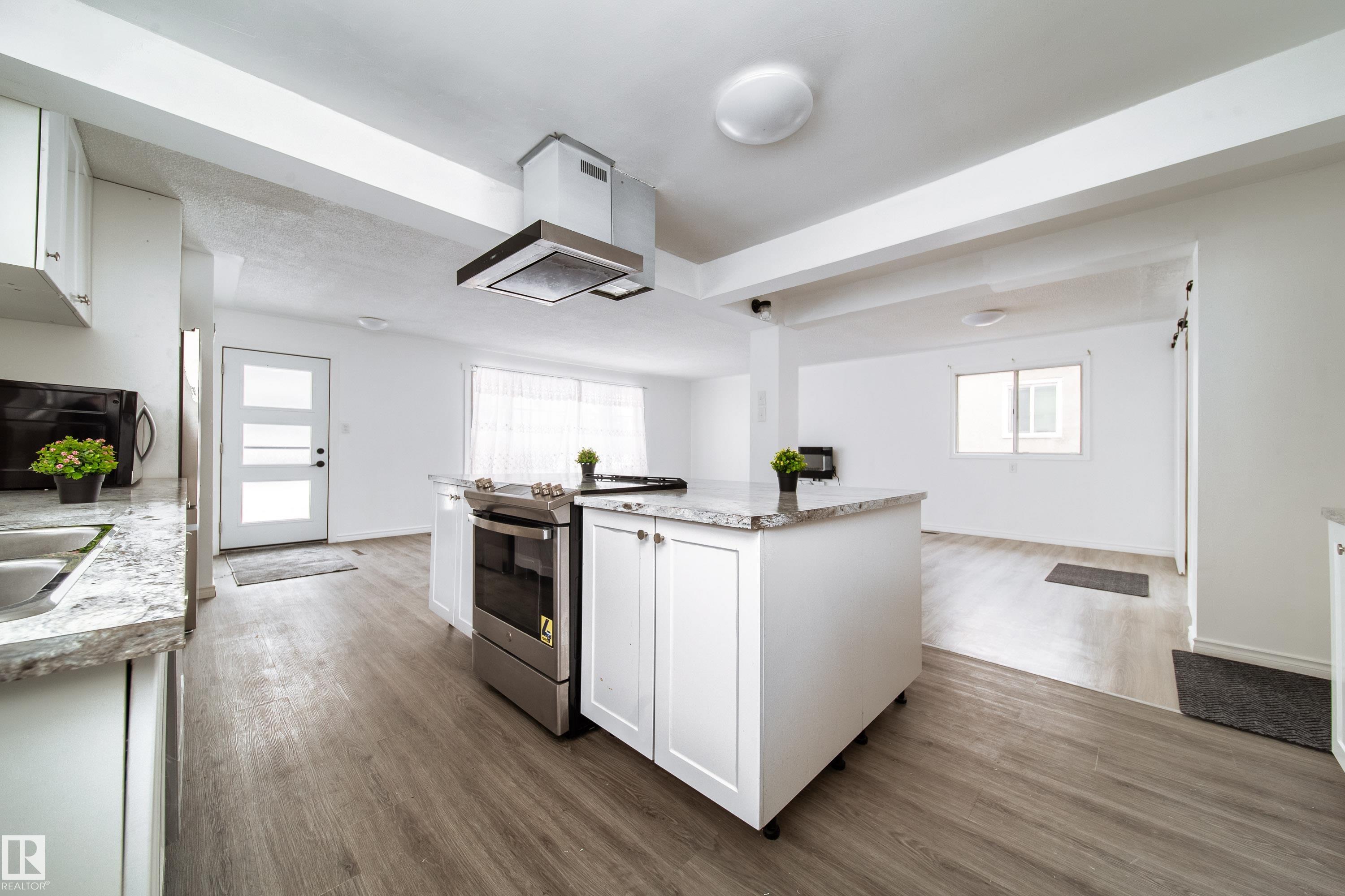 Photo 16 at 11430 81 Street NW, Parkdale, Edmonton