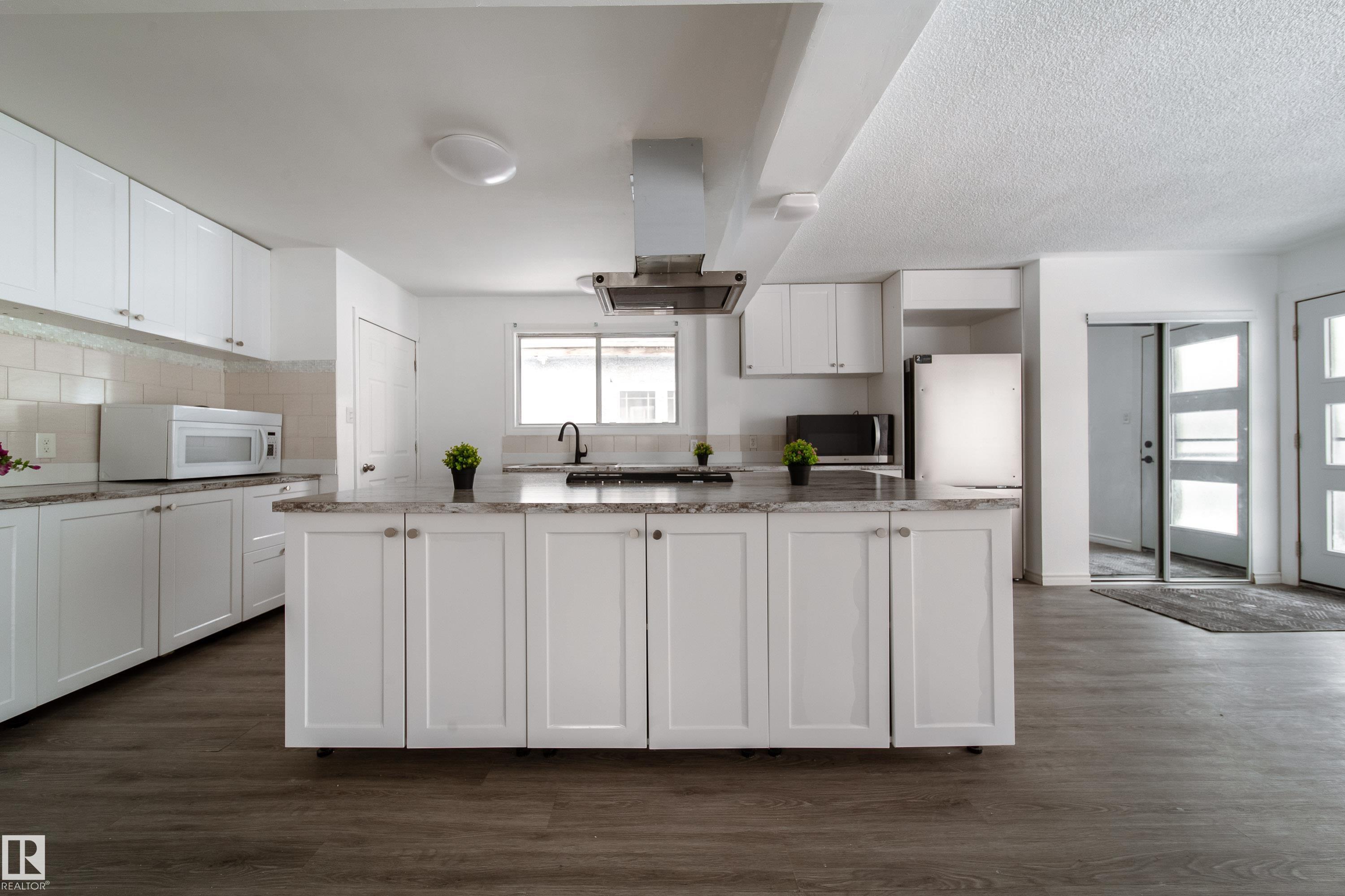 Photo 10 at 11430 81 Street NW, Parkdale, Edmonton