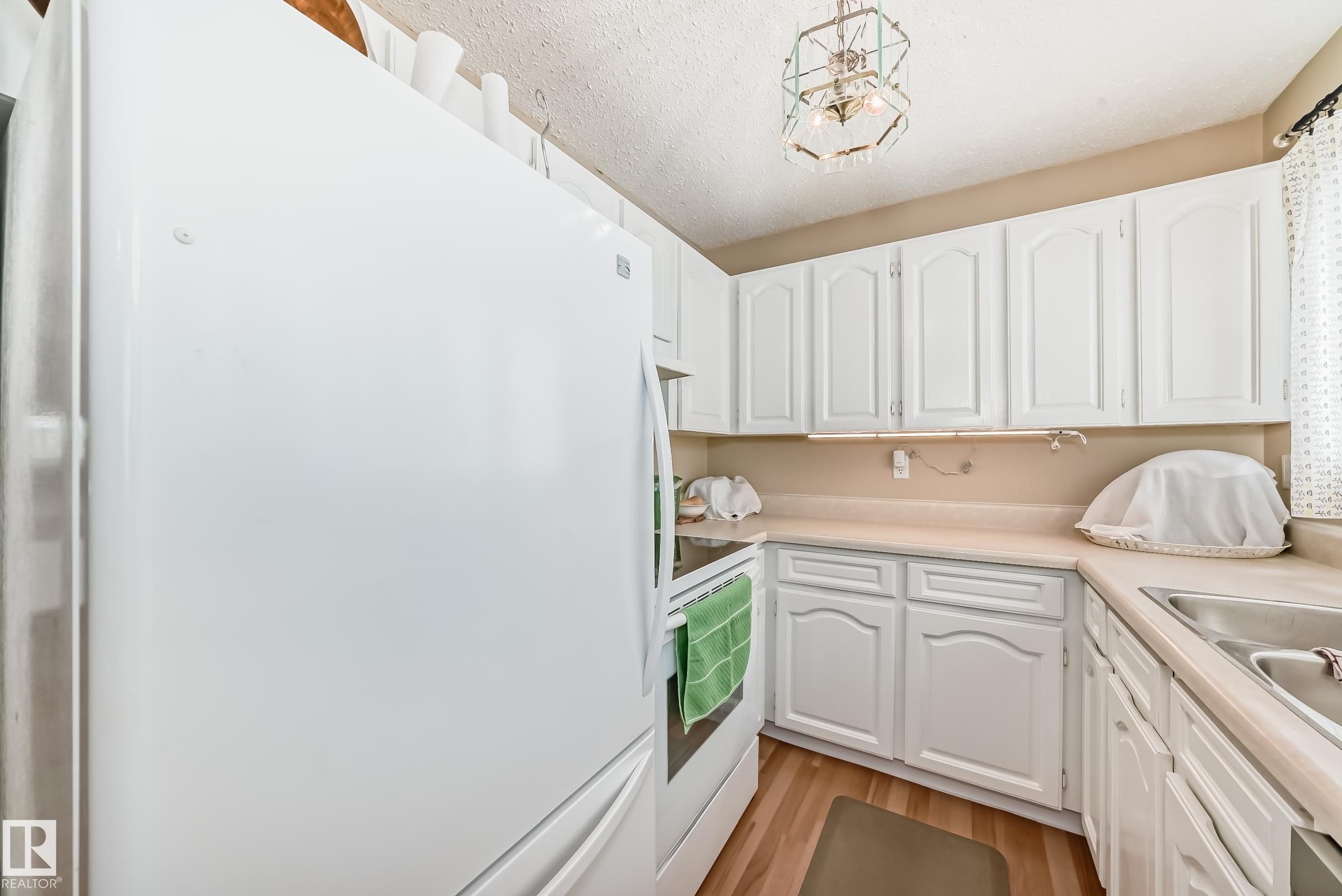 Photo 6 at 1049 Millbourne Road E NW, Michaels Park, Edmonton