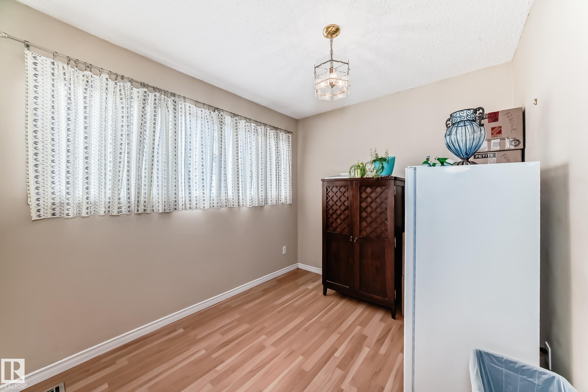 Photo 10 at 1049 Millbourne Road E NW, Michaels Park, Edmonton