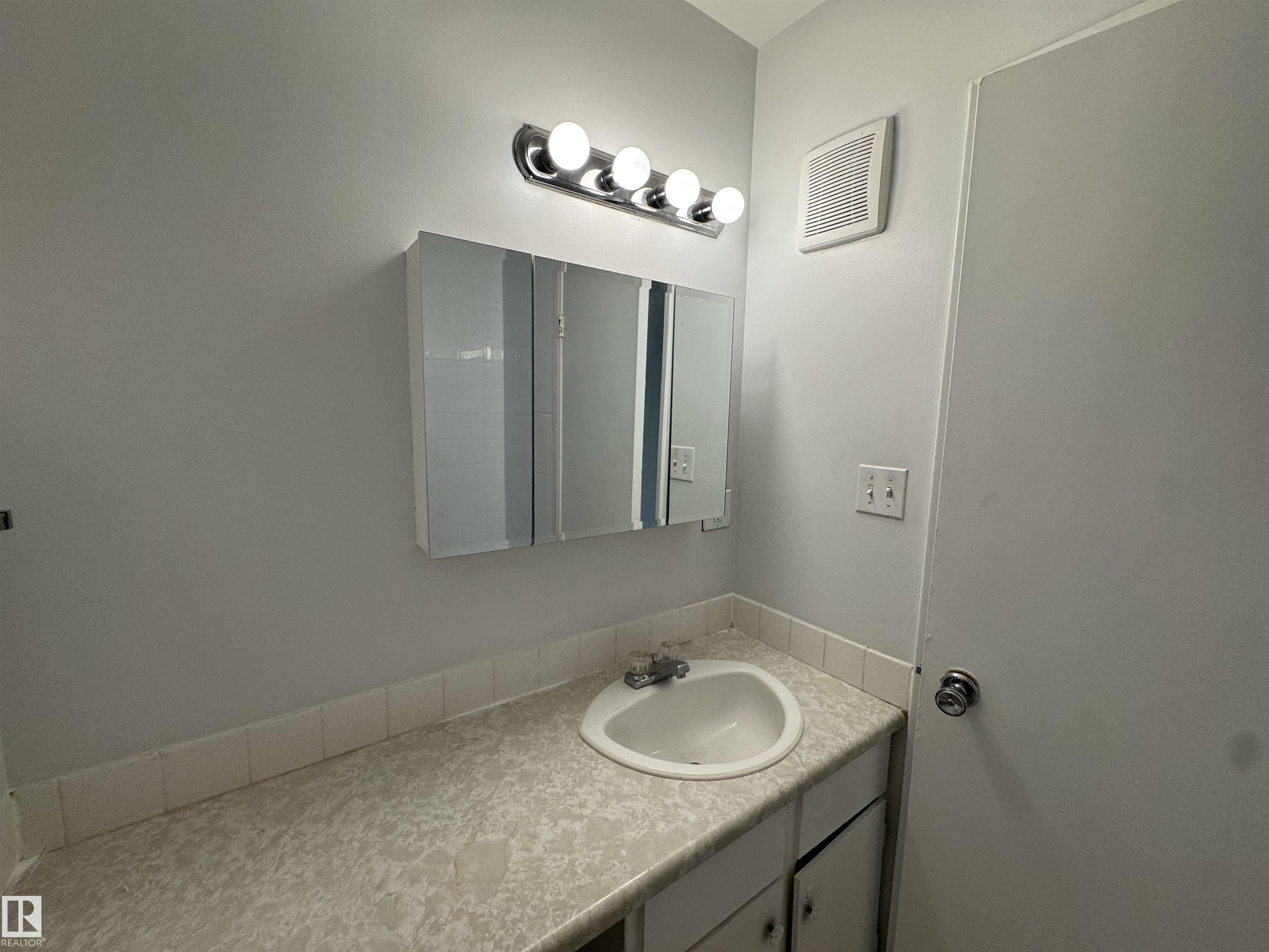 Photo 11 at 304 - 15105 121 Street NW, Caernarvon, Edmonton