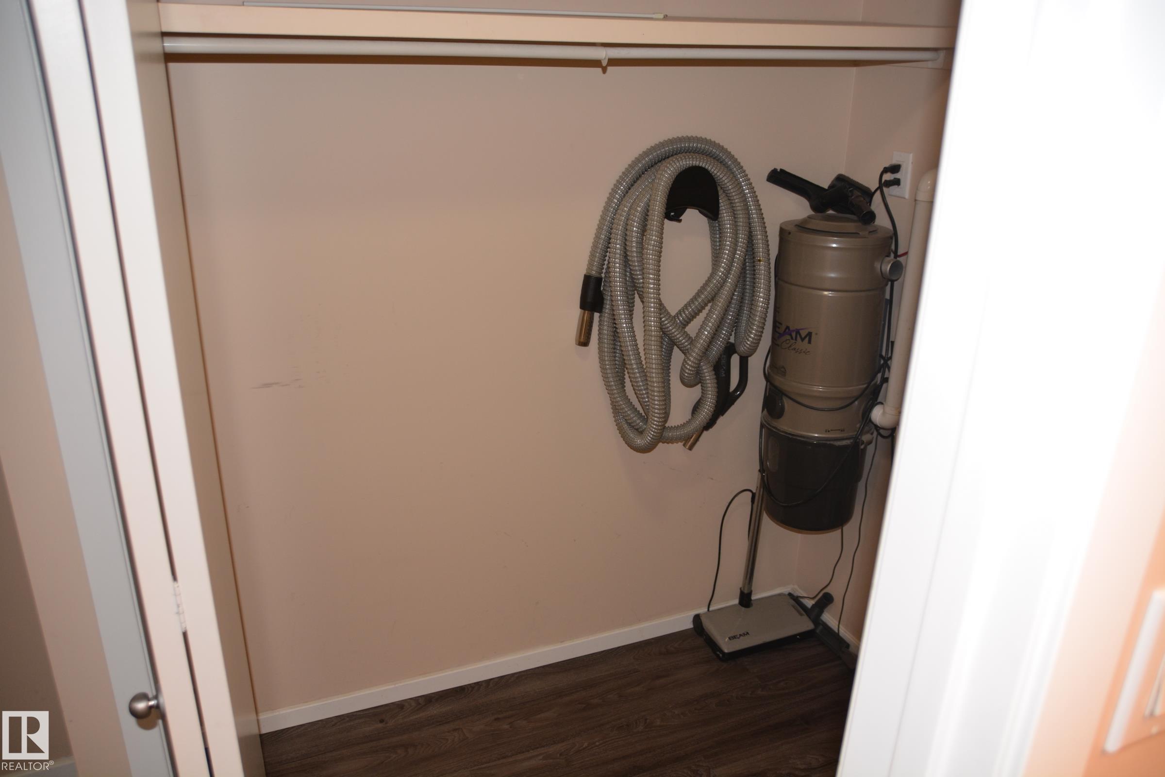 Photo 11 at 11176 83 Avenue NW, Garneau, Edmonton