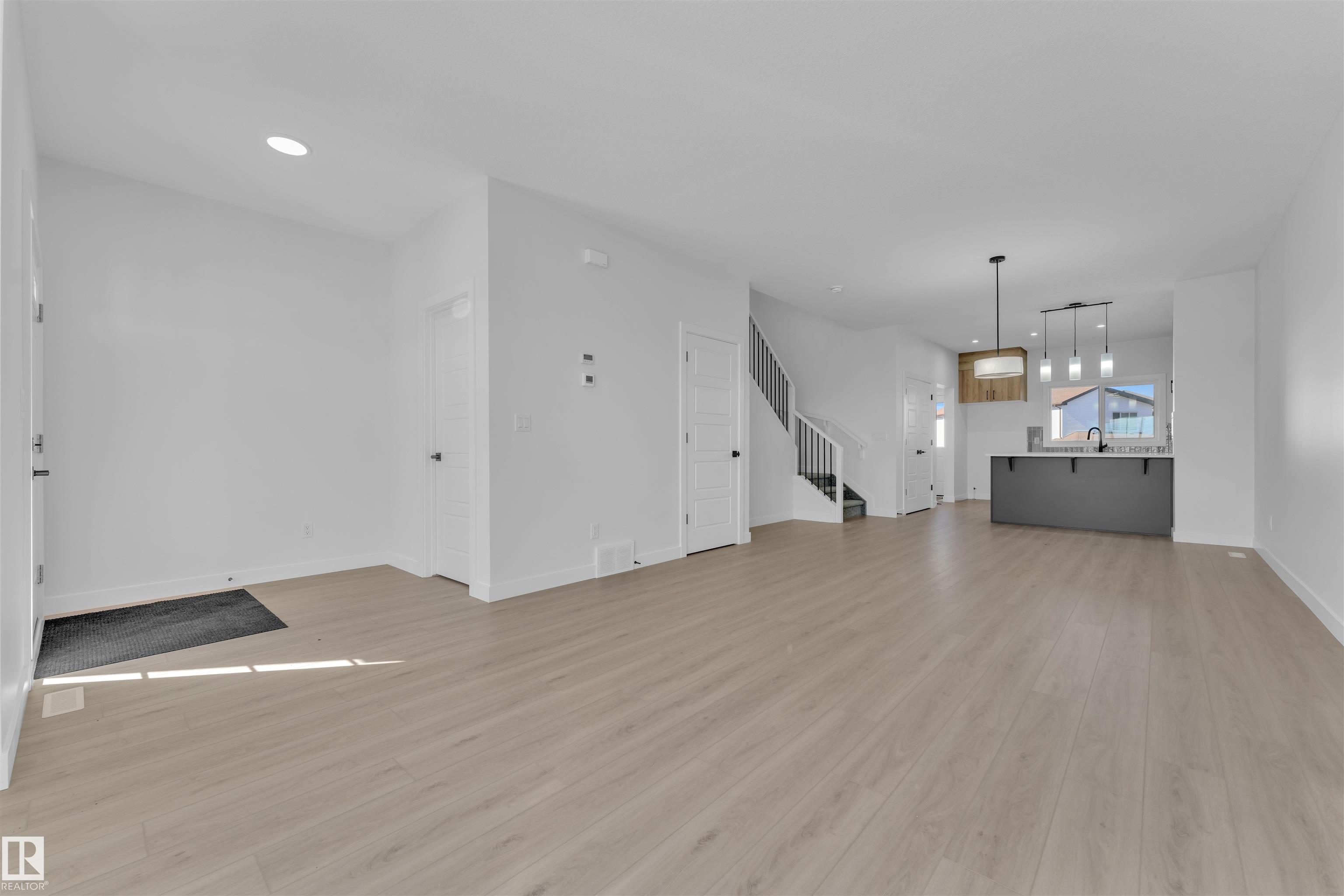 Photo 8 at 752 Mattson Drive SW, Mattson, Edmonton