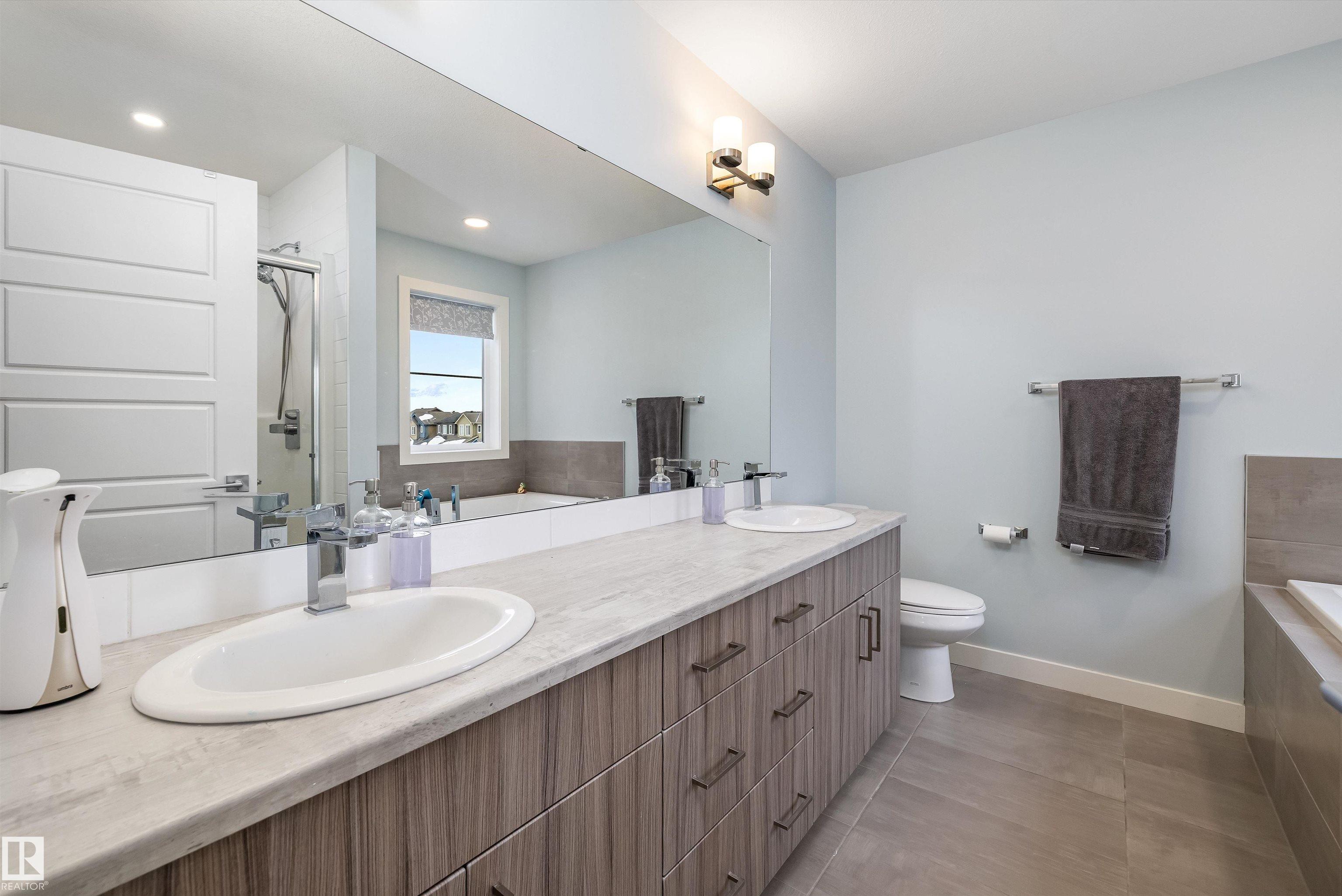 Photo 26 at 2086 Graydon Hill Crescent SW, Graydon Hill, Edmonton