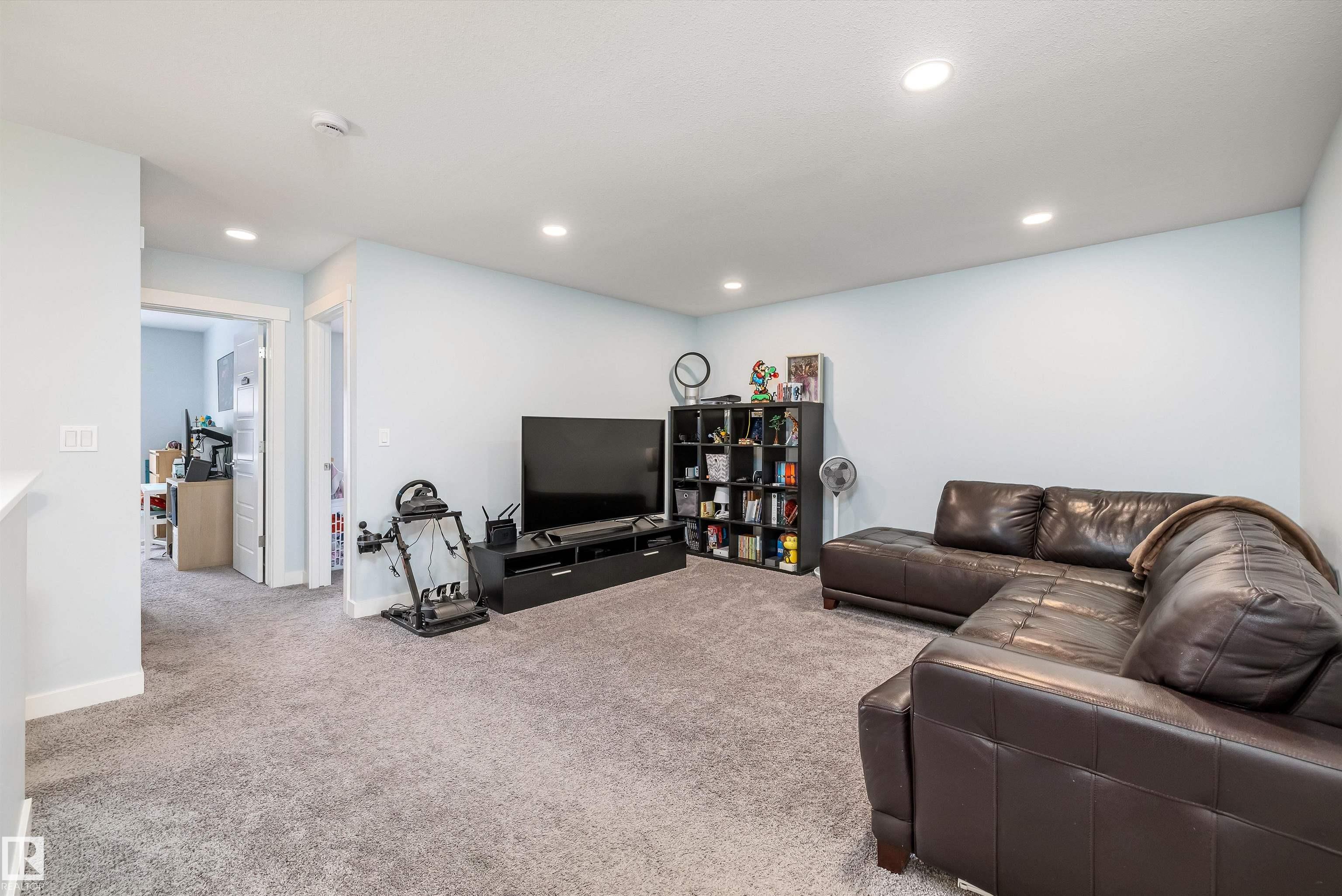 Photo 28 at 2086 Graydon Hill Crescent SW, Graydon Hill, Edmonton