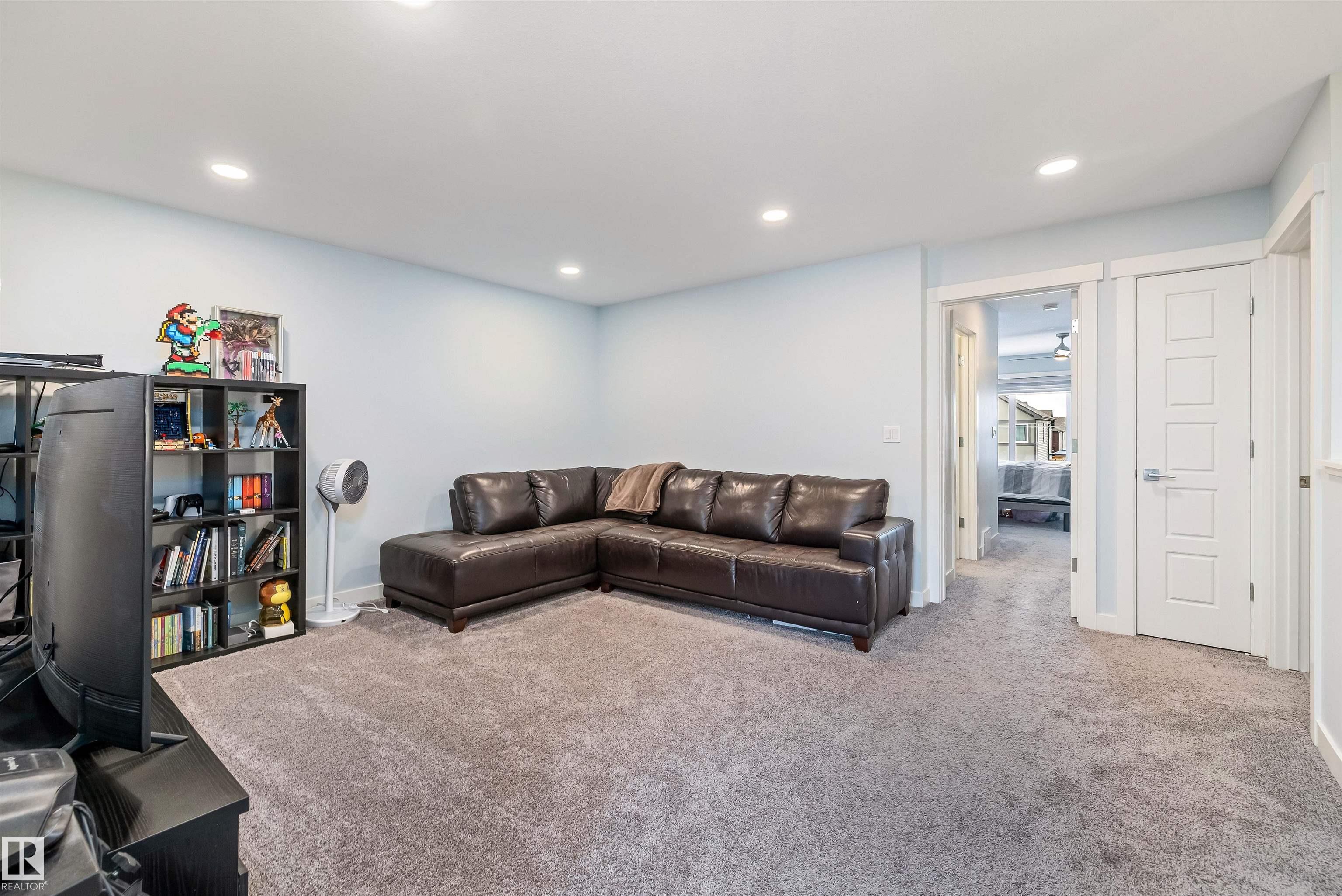 Photo 29 at 2086 Graydon Hill Crescent SW, Graydon Hill, Edmonton