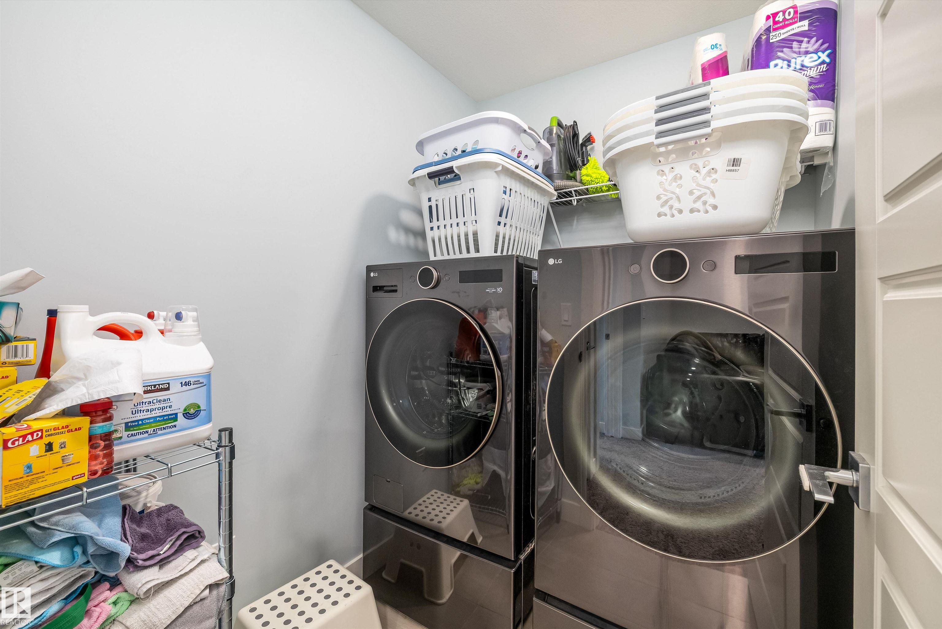 Photo 31 at 2086 Graydon Hill Crescent SW, Graydon Hill, Edmonton