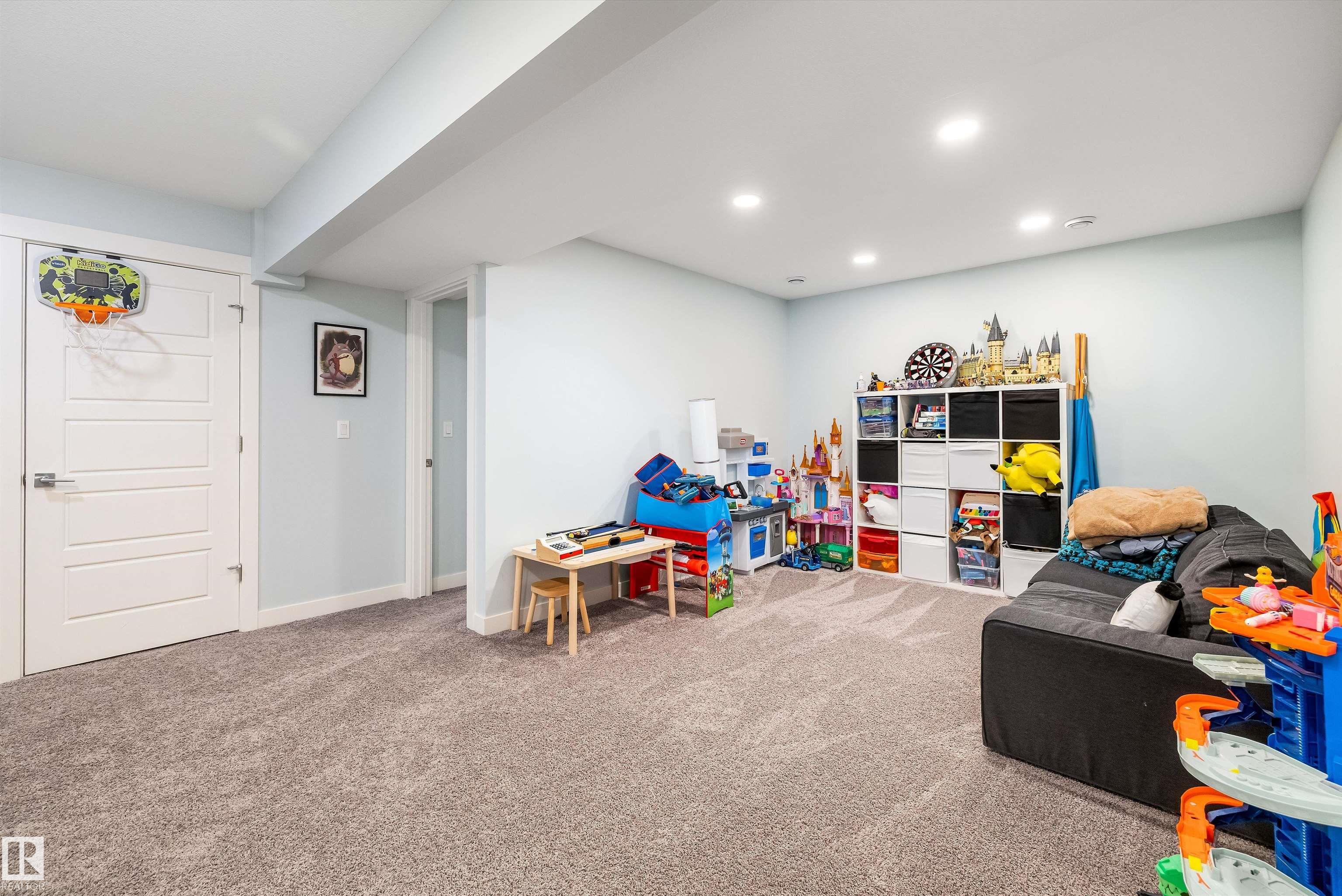 Photo 41 at 2086 Graydon Hill Crescent SW, Graydon Hill, Edmonton