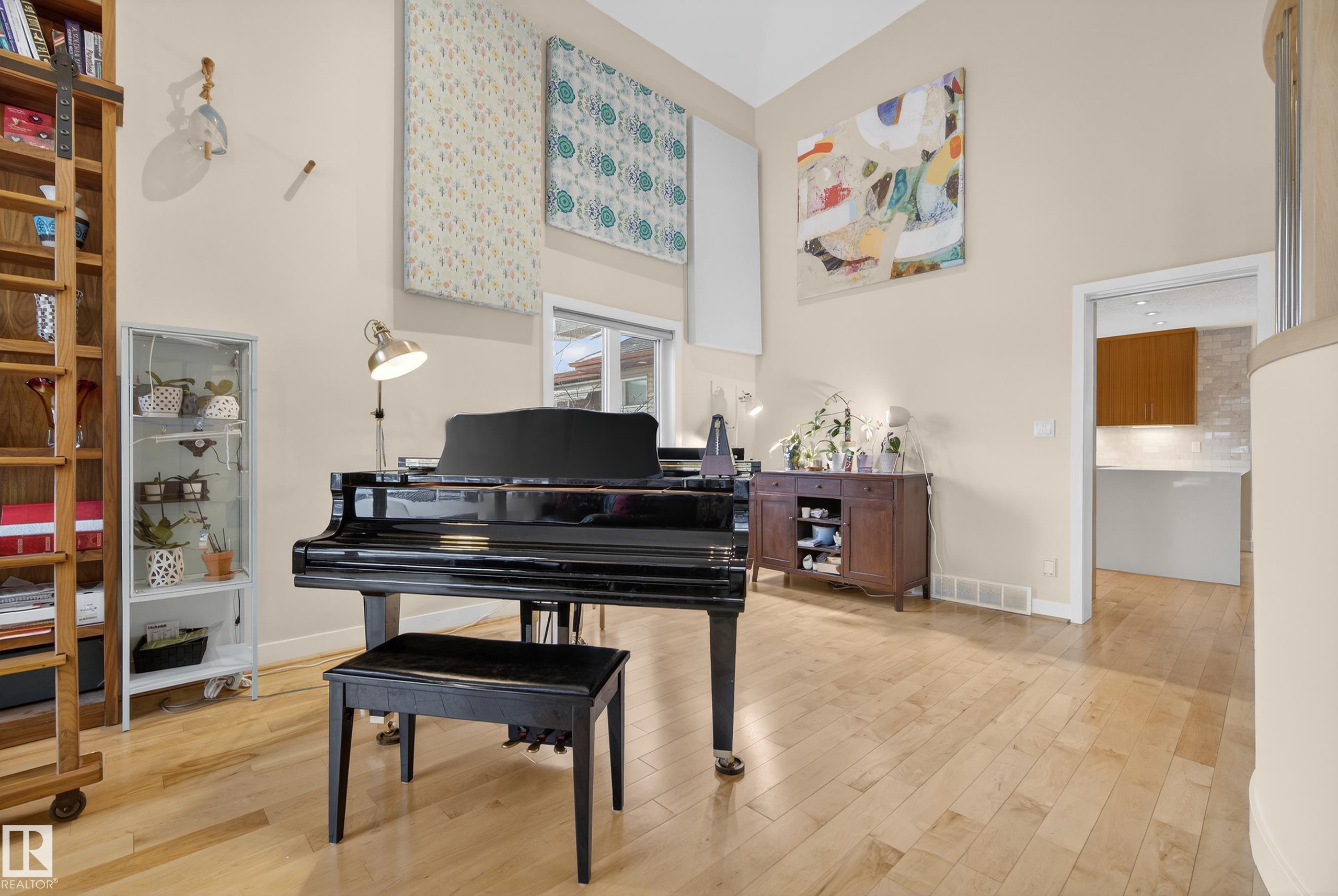 Photo 7 at 9324 95 Street NW, Bonnie Doon, Edmonton