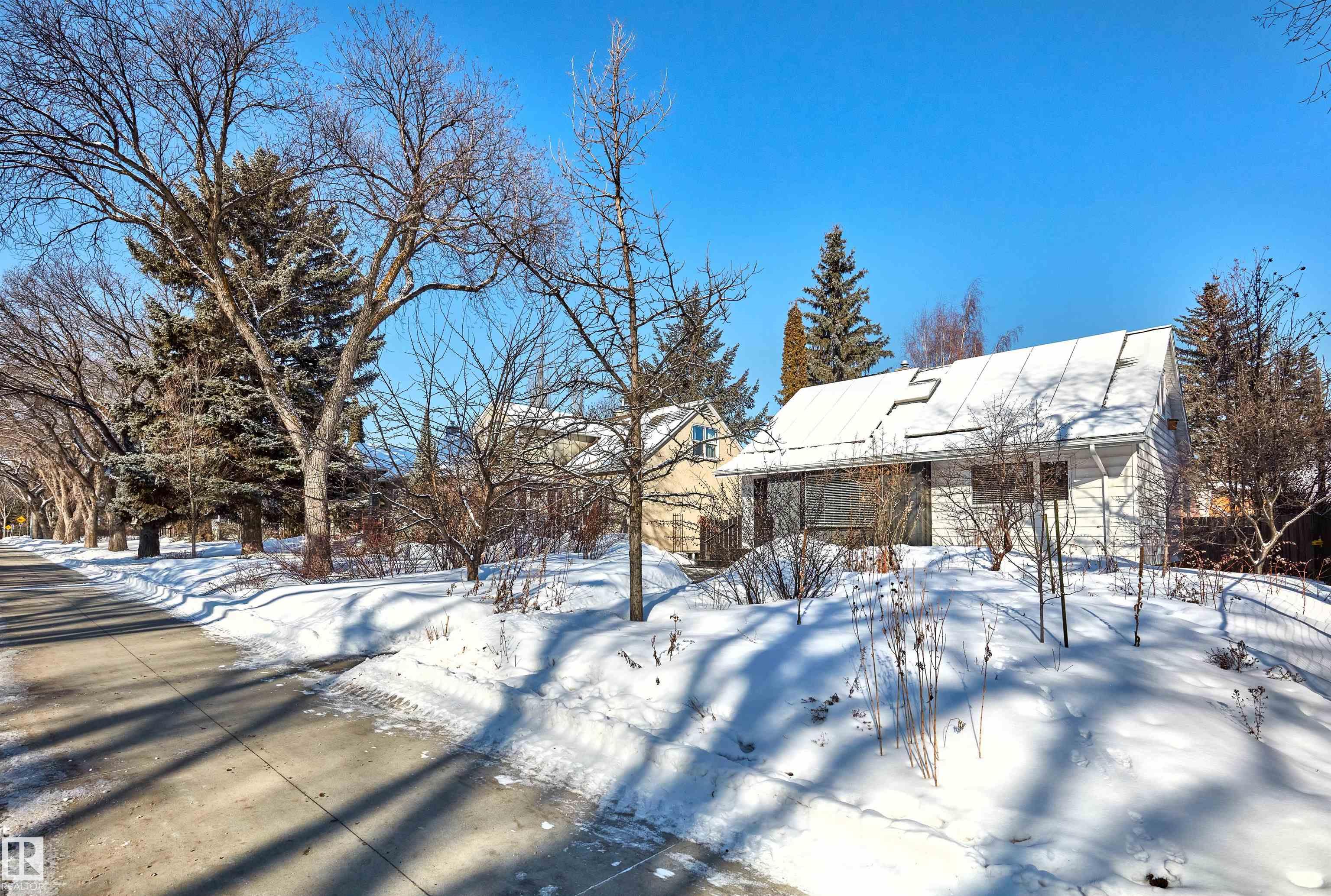 11622 76 Avenue NW, Belgravia, Edmonton