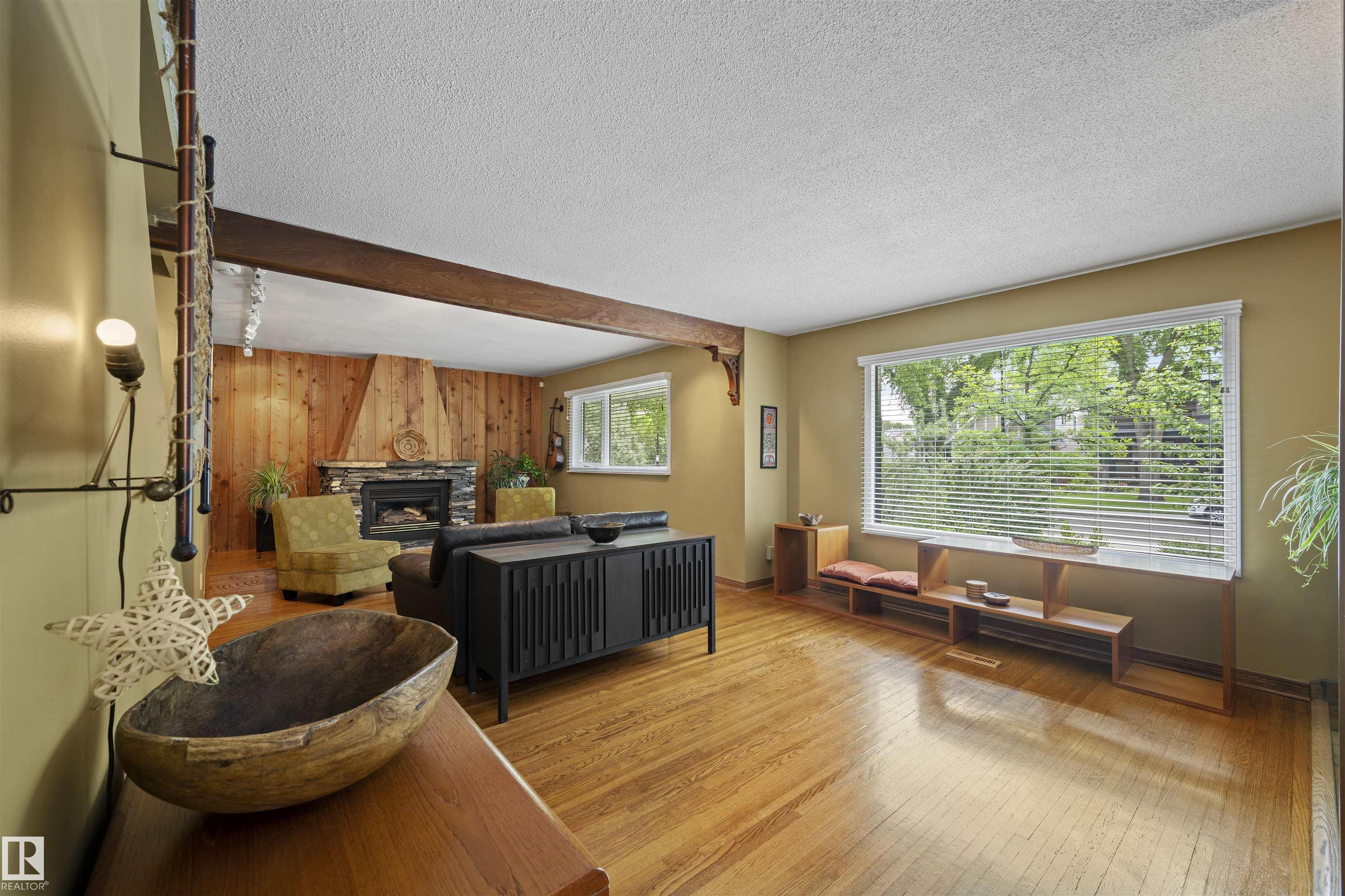 Photo 11 at 11622 76 Avenue NW, Belgravia, Edmonton